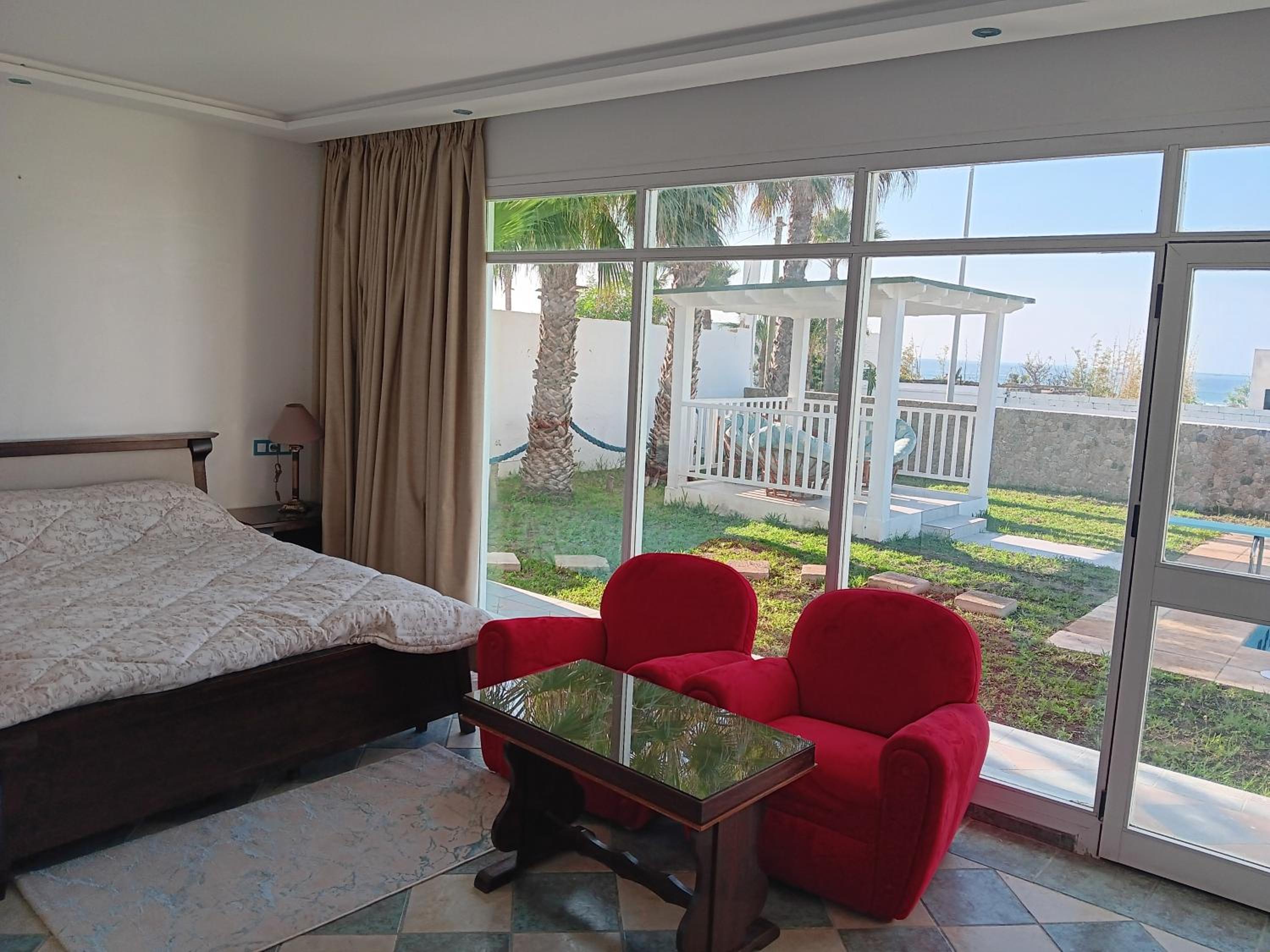 Villa familliale devant la plage view 3