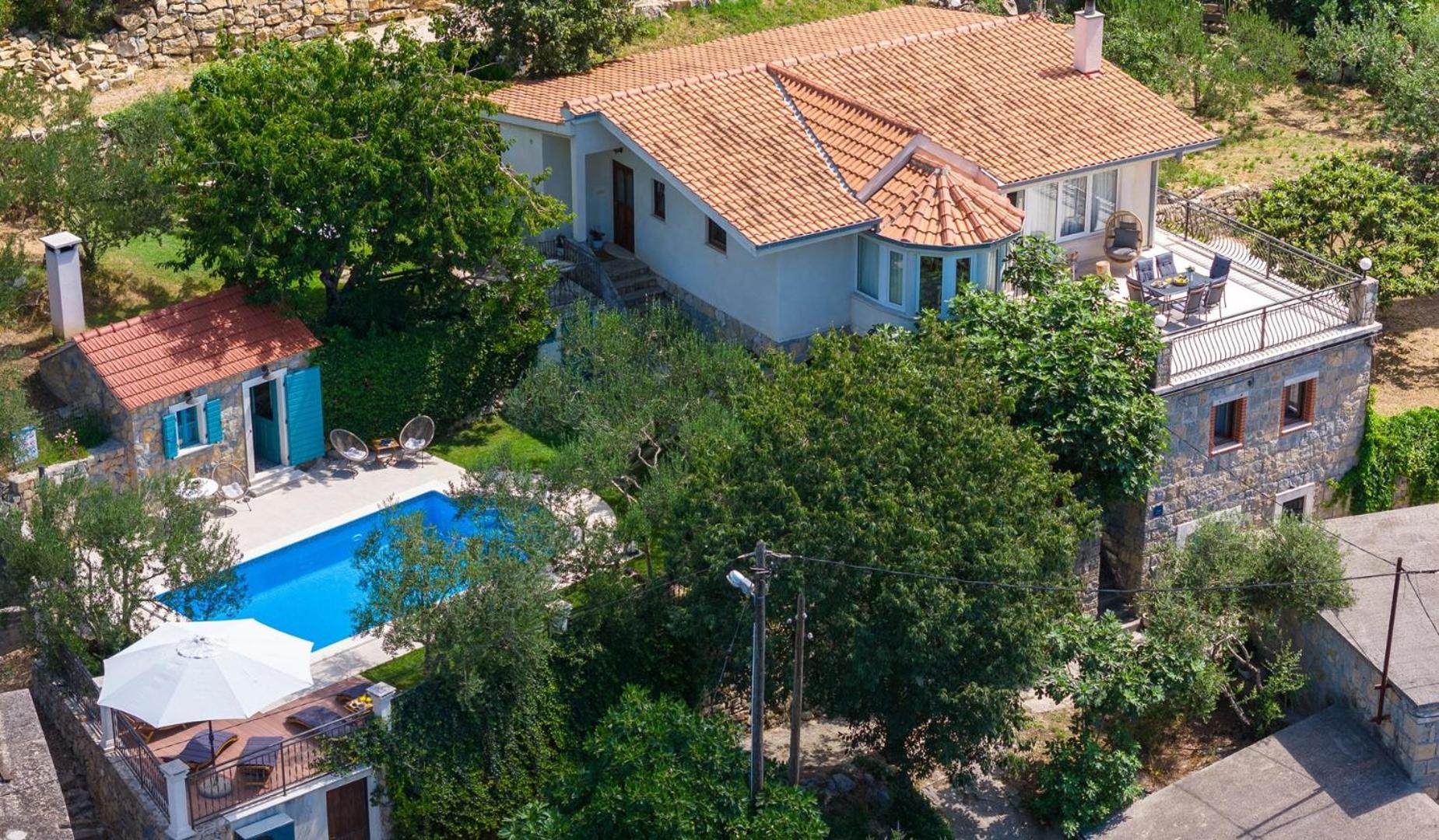 Hotel Villa Vultana with heated pool, 4 bedrooms, 3.5 bathrooms, 10 persons max - Image 1
