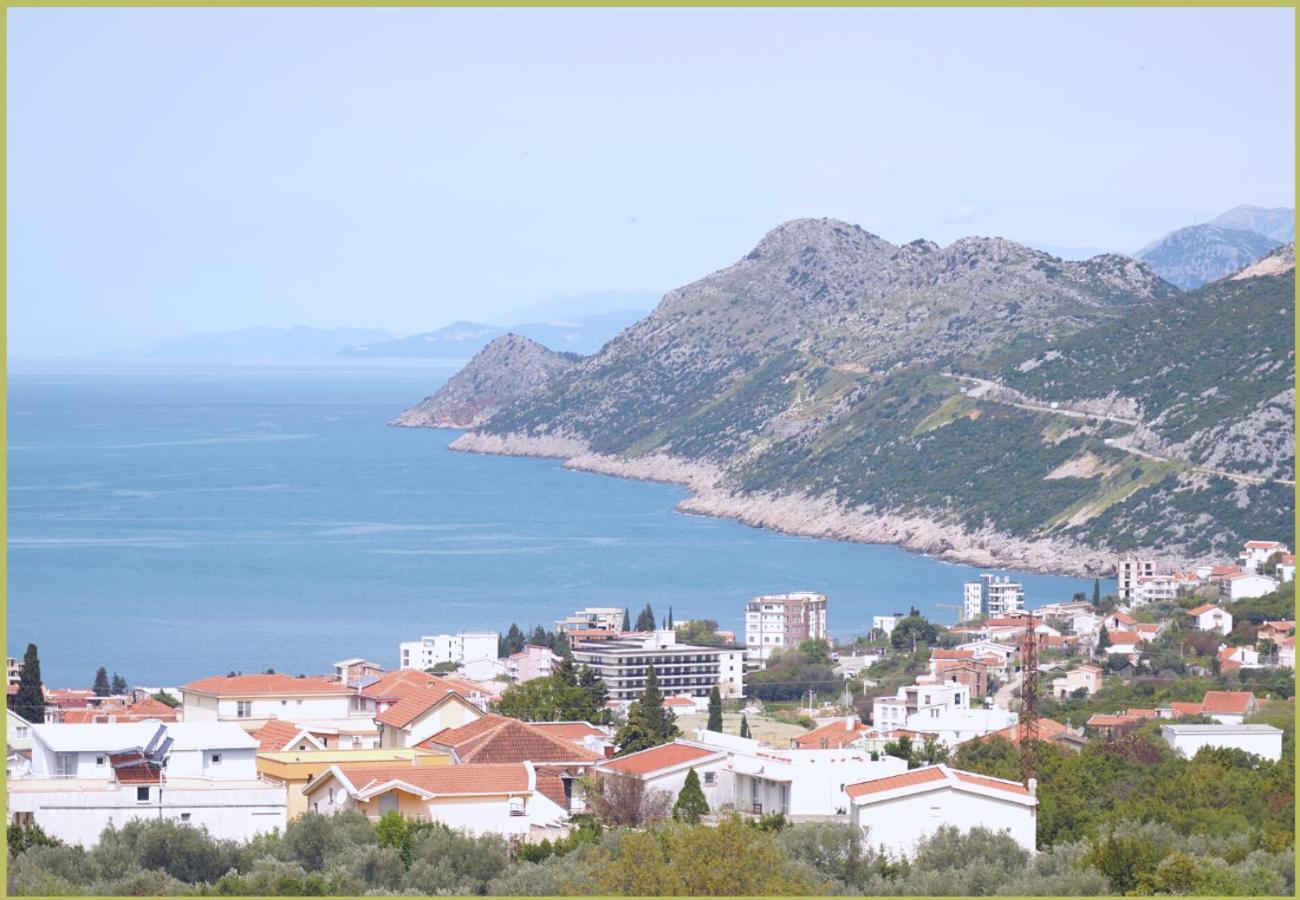 Montenegro Tower - sleep in a tent