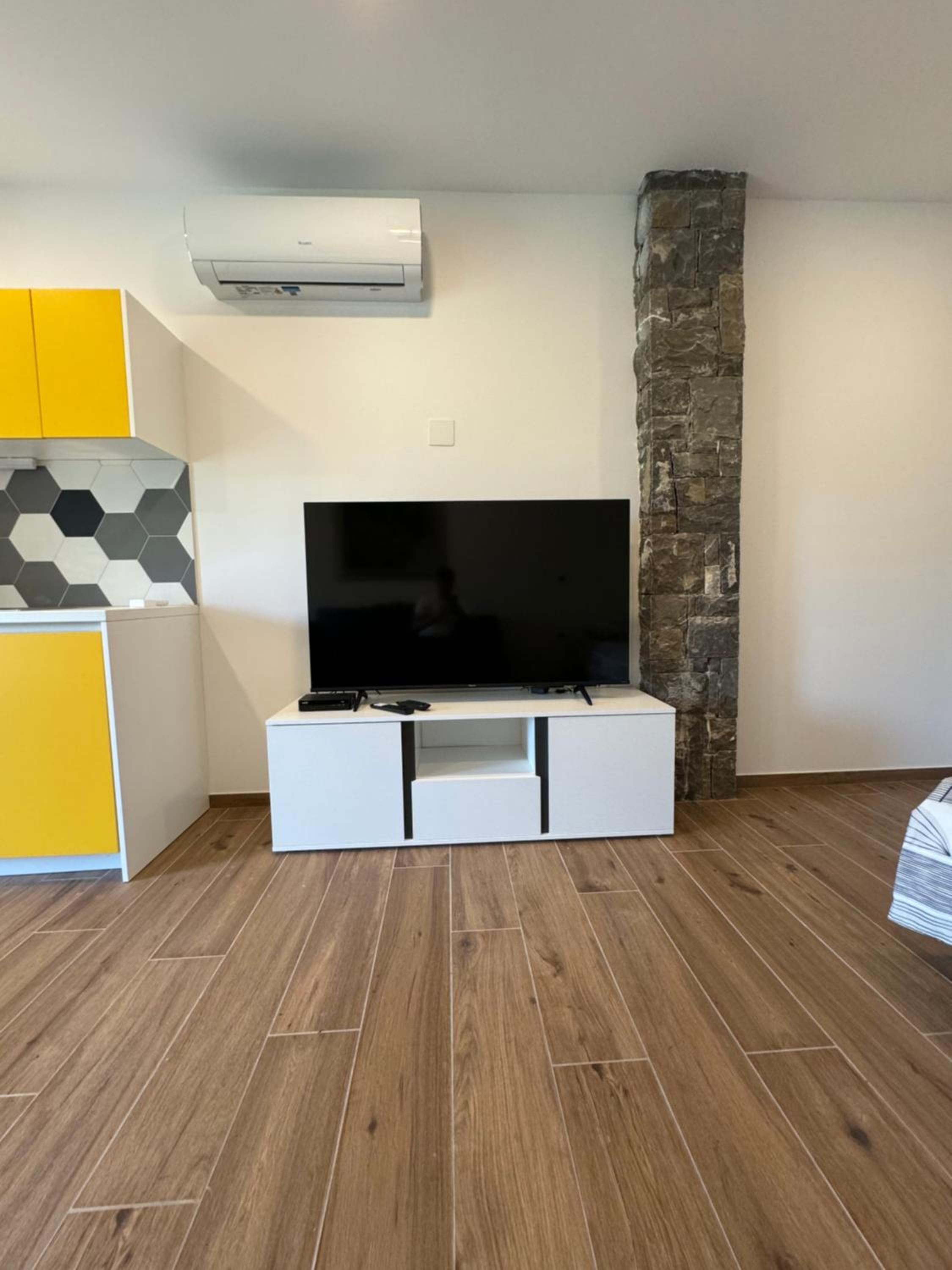 Apilandia Nanos