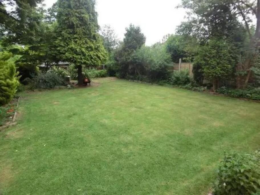 Gravesend Detached 5-bedroom Property view 4