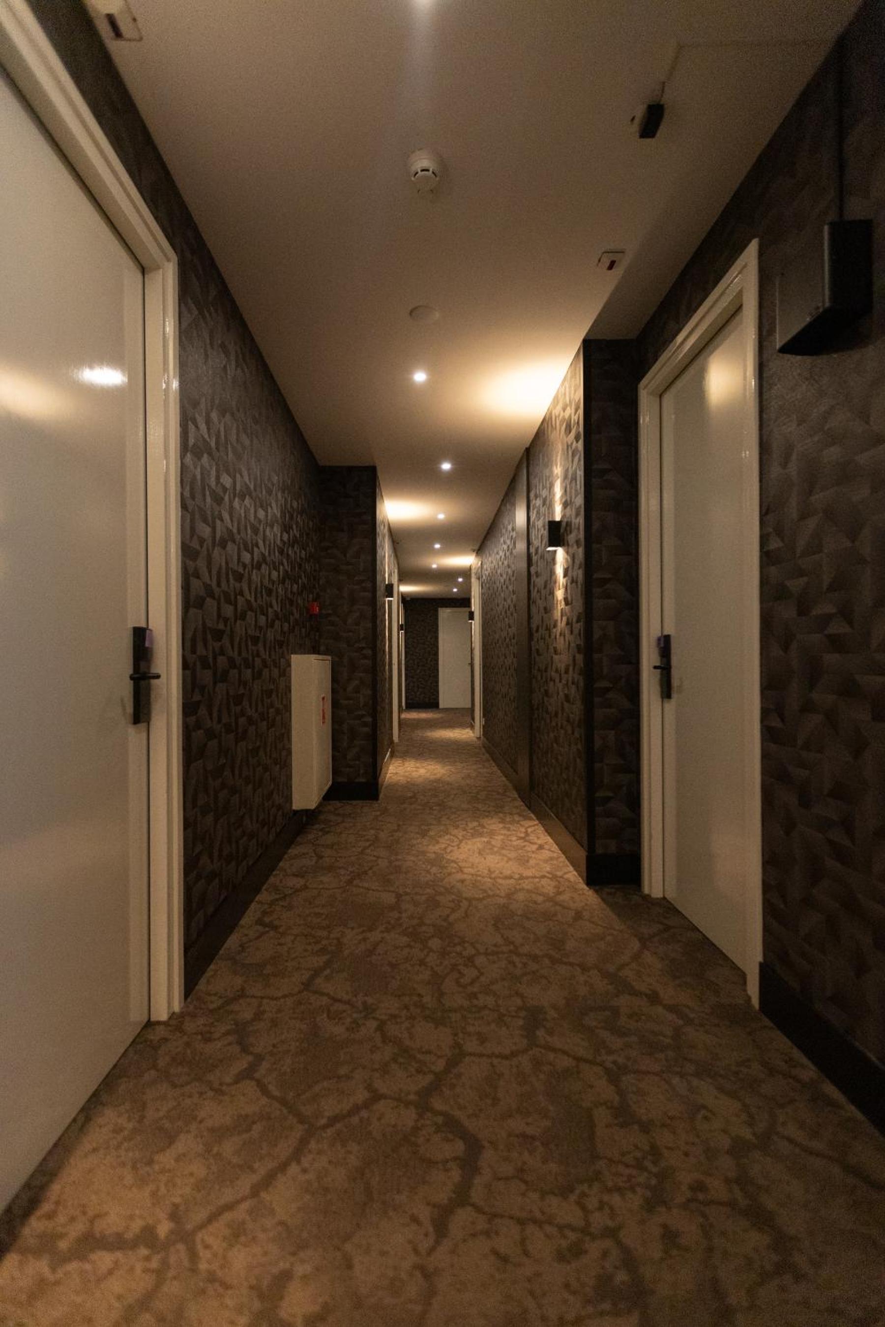 Hotel Twenty-Three Amsterdam Airport - Image 1