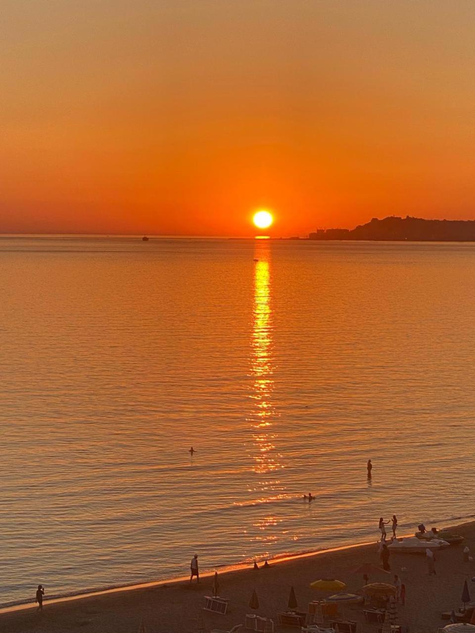 Sunset Serenity Apartment