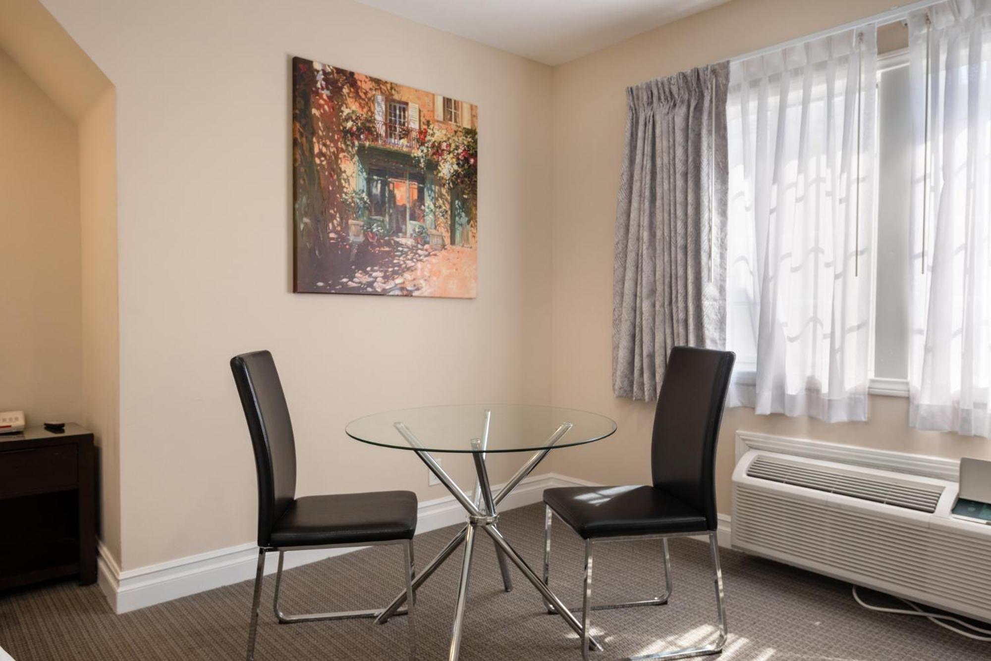 Wilshire Crest Hotel 3