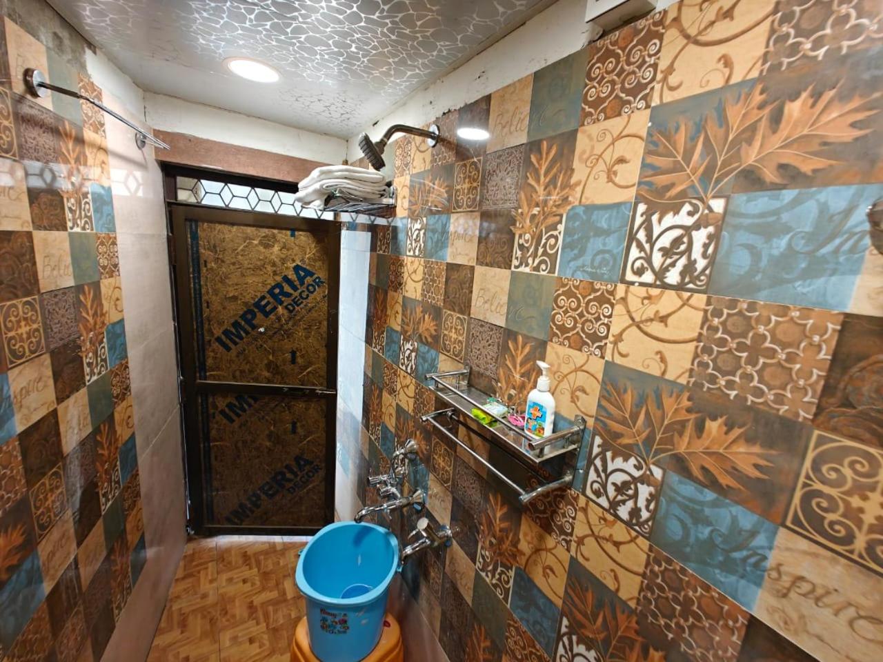 Shri Kailash Pati Guest House- Opposite Kashi Vishwanath Temple view 2