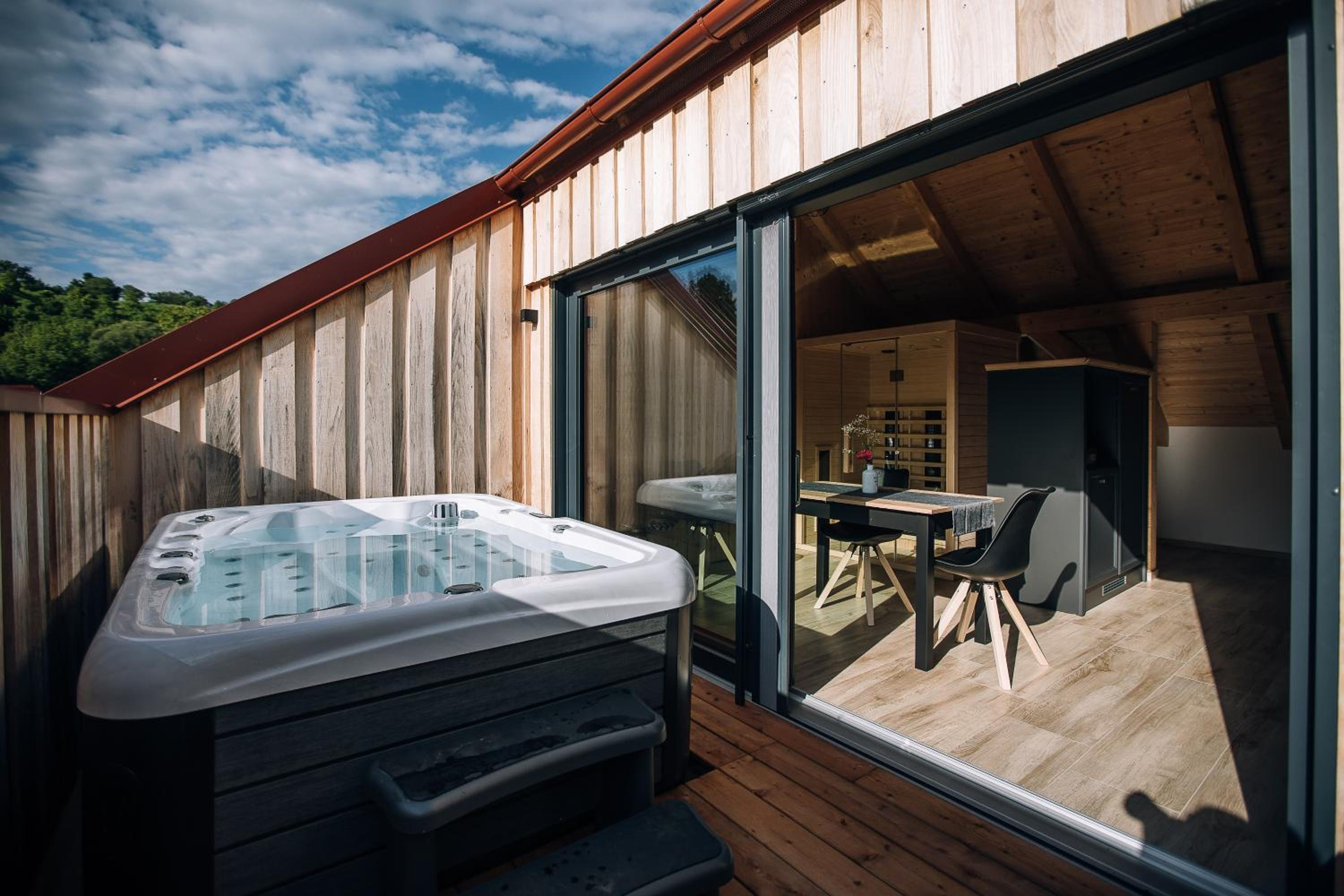 Hotel Sivkin dddih z Jacuzzi & Savna - Image 1