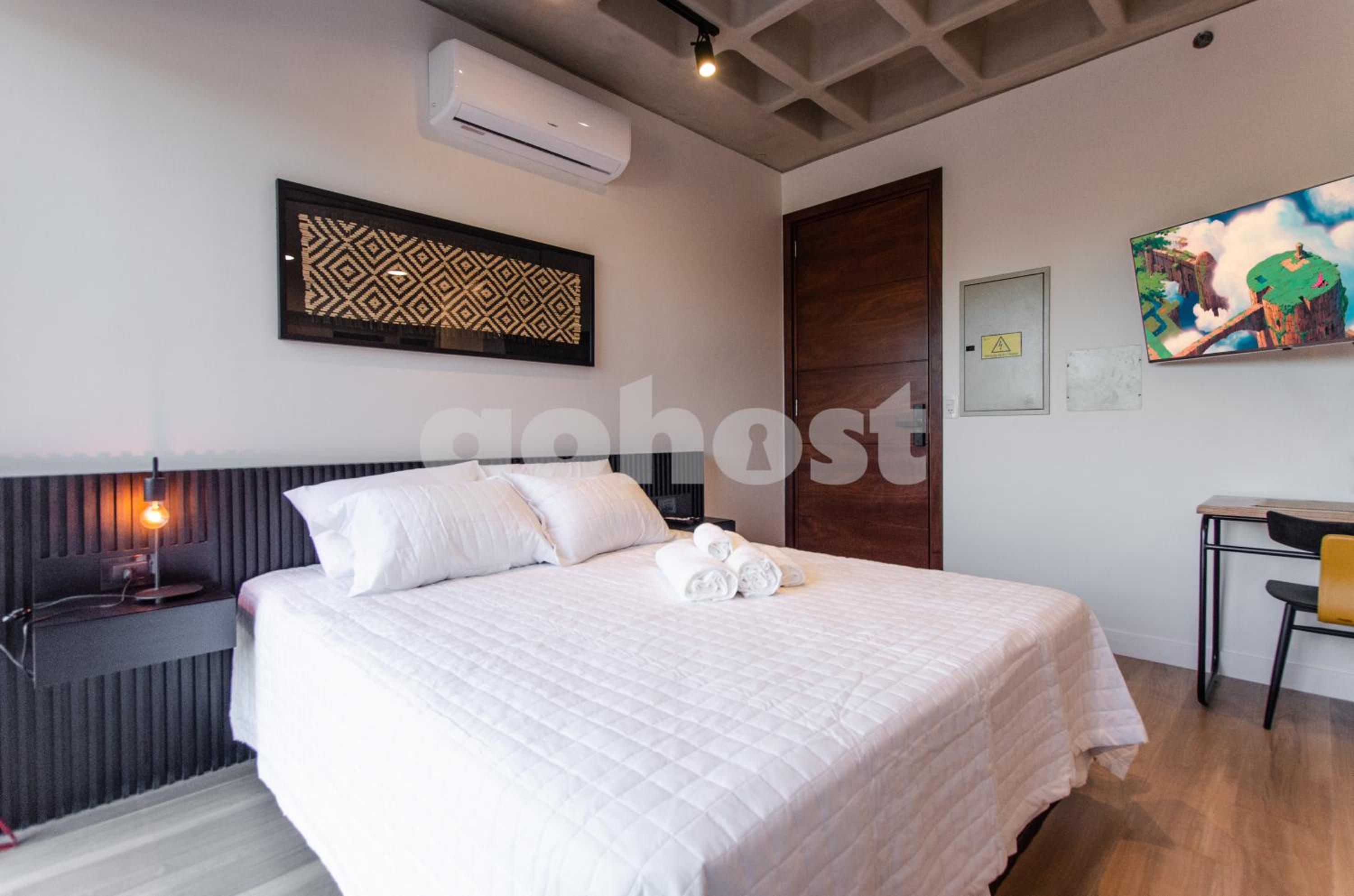 Minimalist loft in Villa Morra view 2