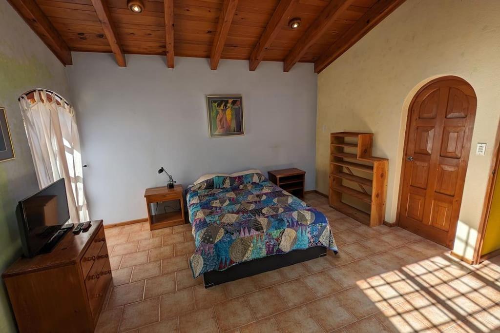 Chalet La Llovizna - Lush hidden paradise in Panajachel view 5