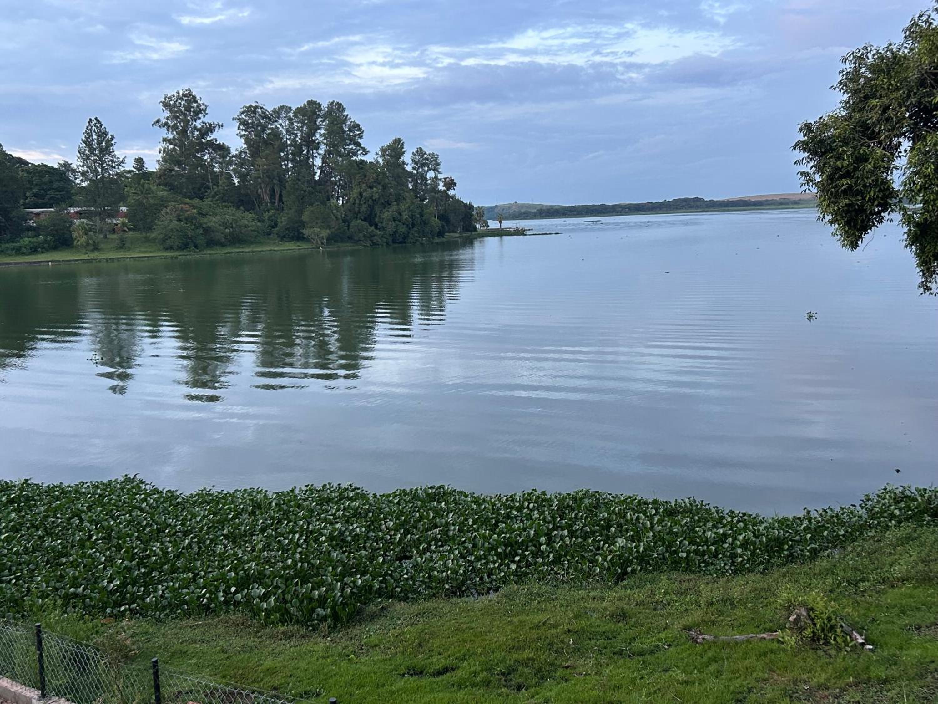 Chacara Li-Li, à beira da represa