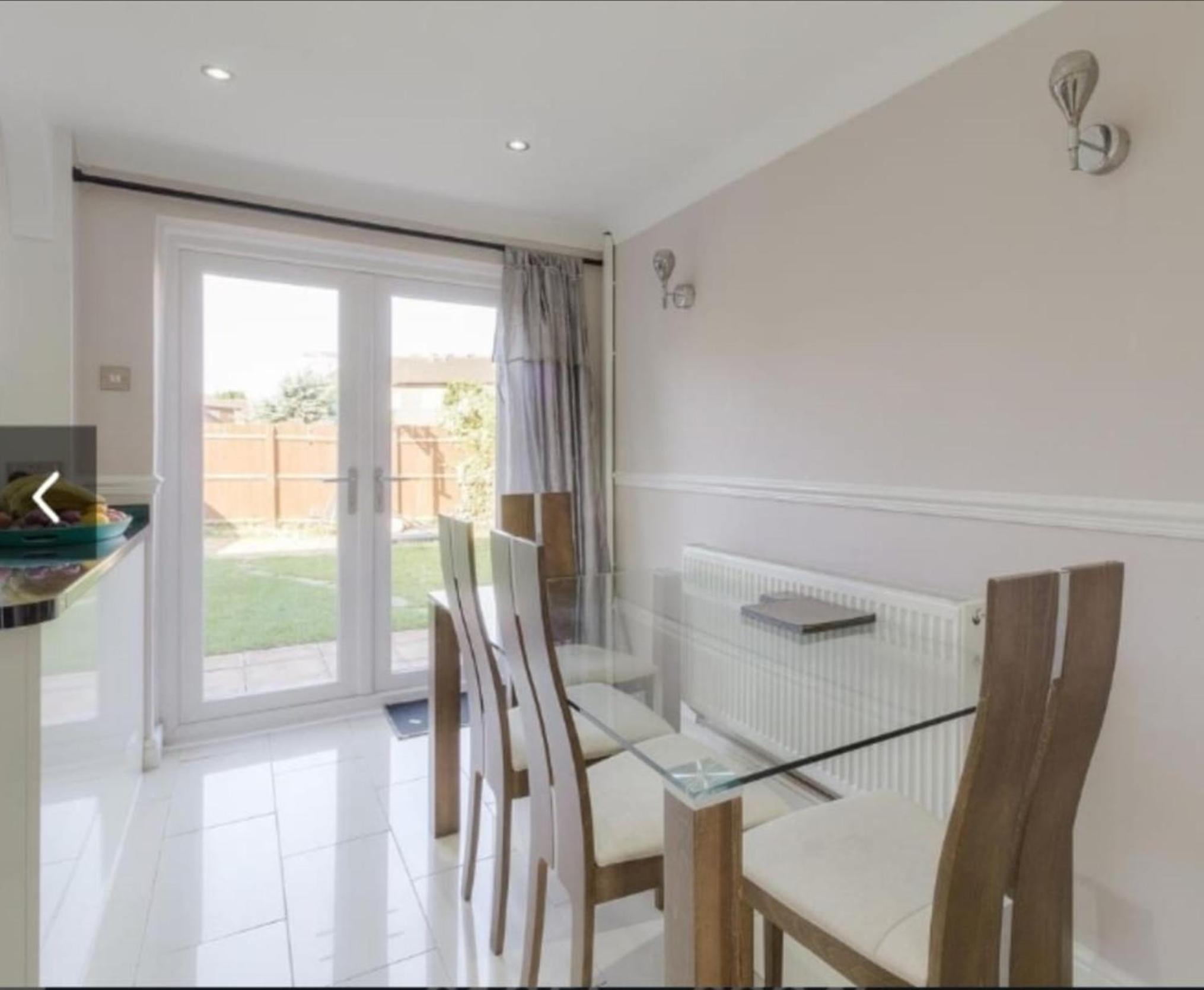 Entire cosy Apartment in a quiet lovely area with parking