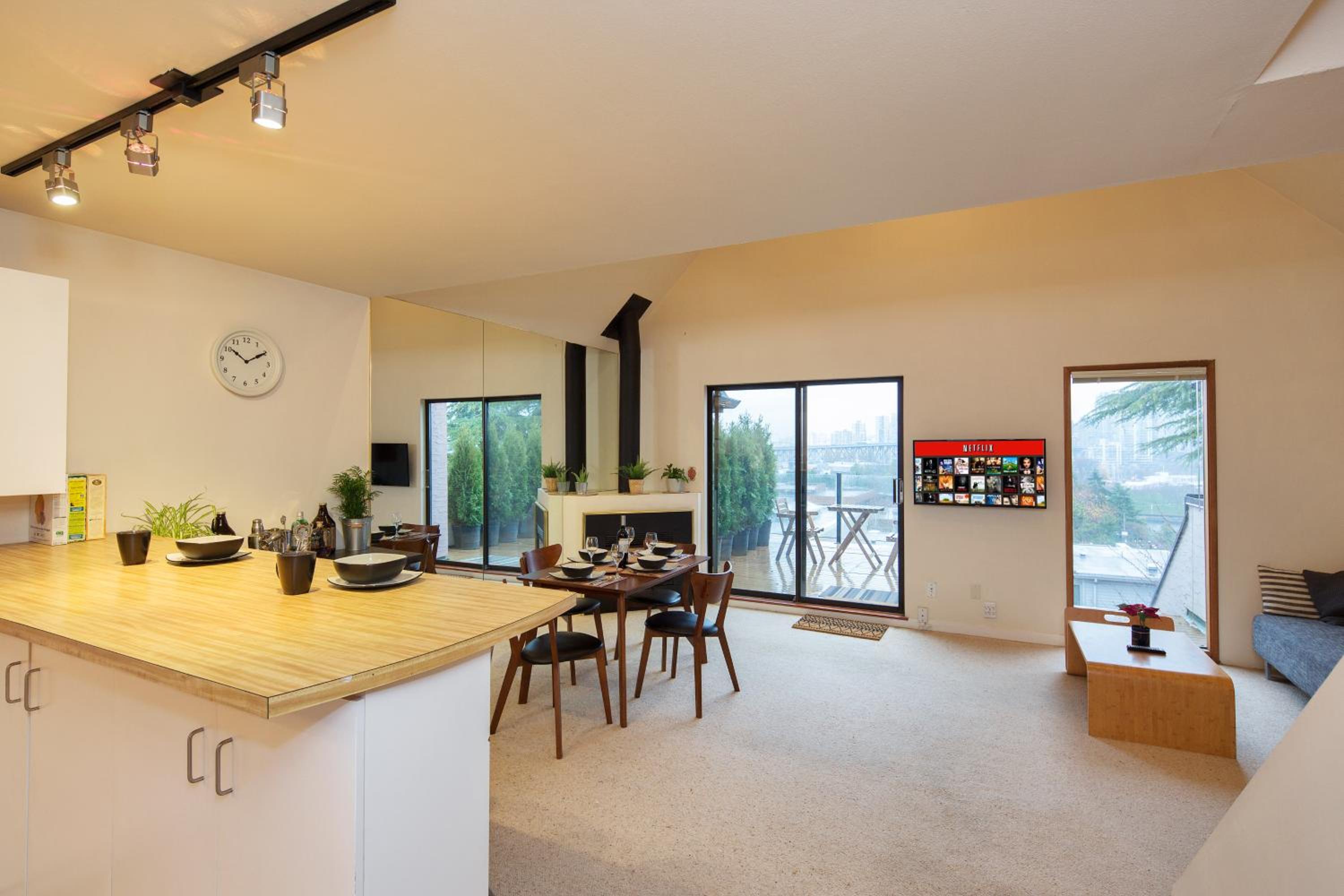 Stunning Skyline Views from a Cozy Apartment