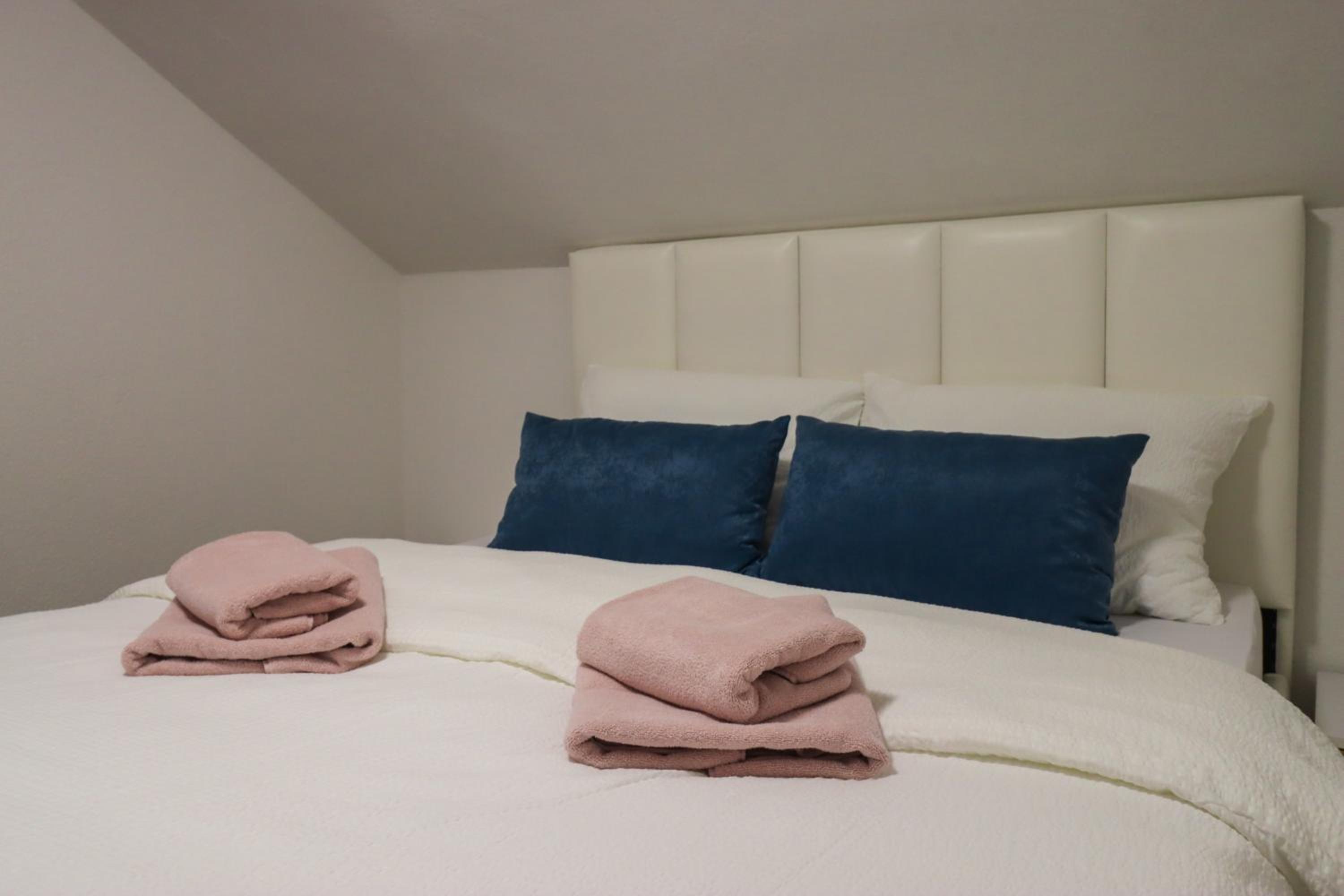 Tadic apartments and rooms by the shore of Rama Lake