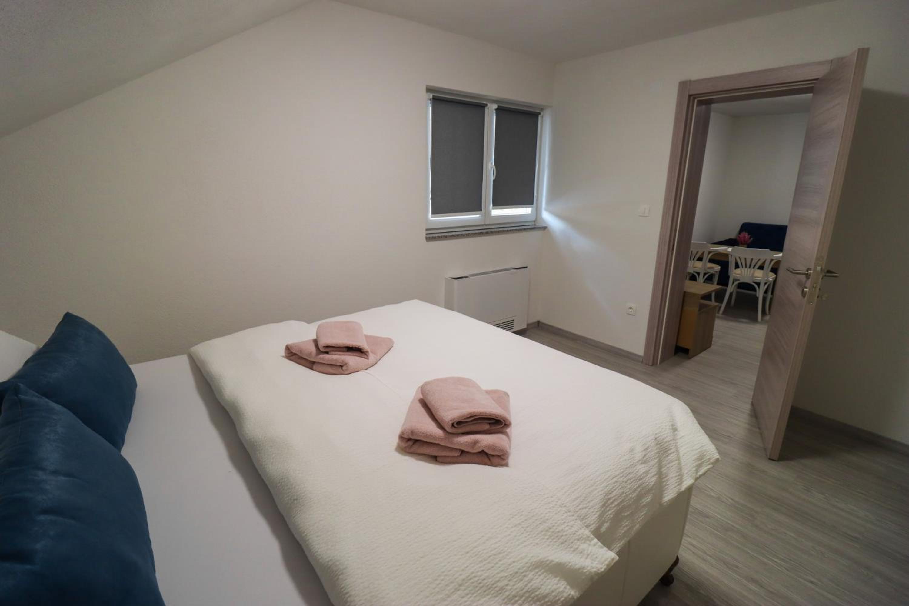 Tadic apartments and rooms by the shore of Rama Lake