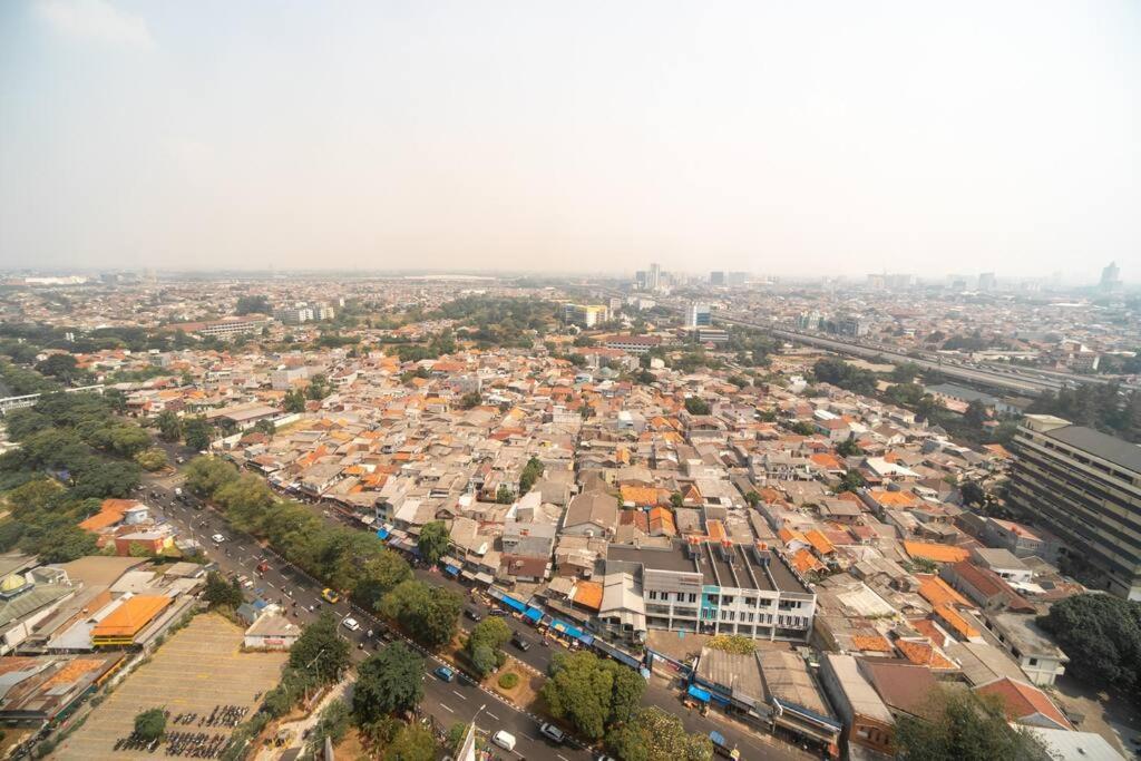 2 BR Above Bassura City Mall East Jakarta Netflix view 3