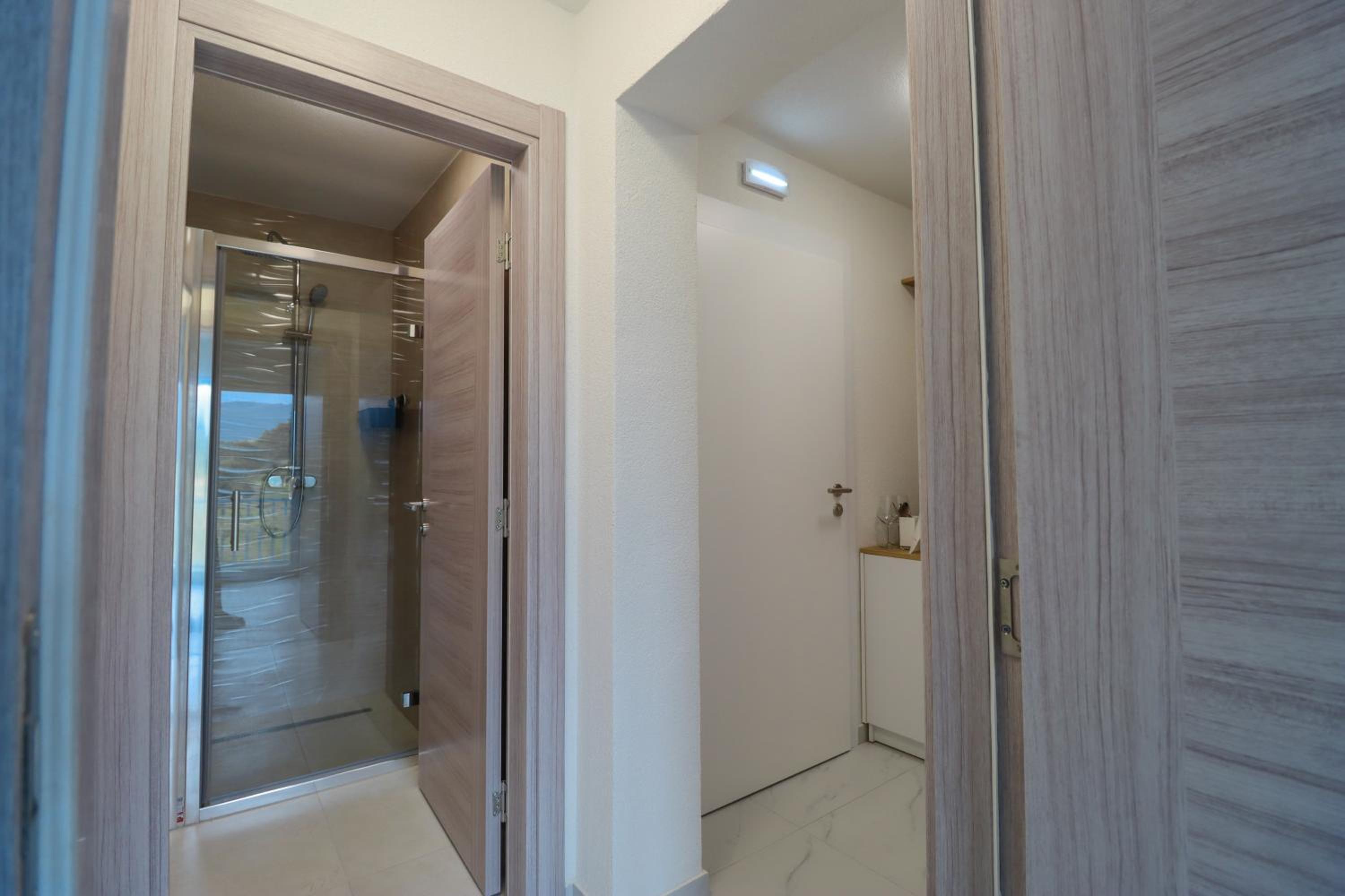 Tadic apartments and rooms by the shore of Rama Lake