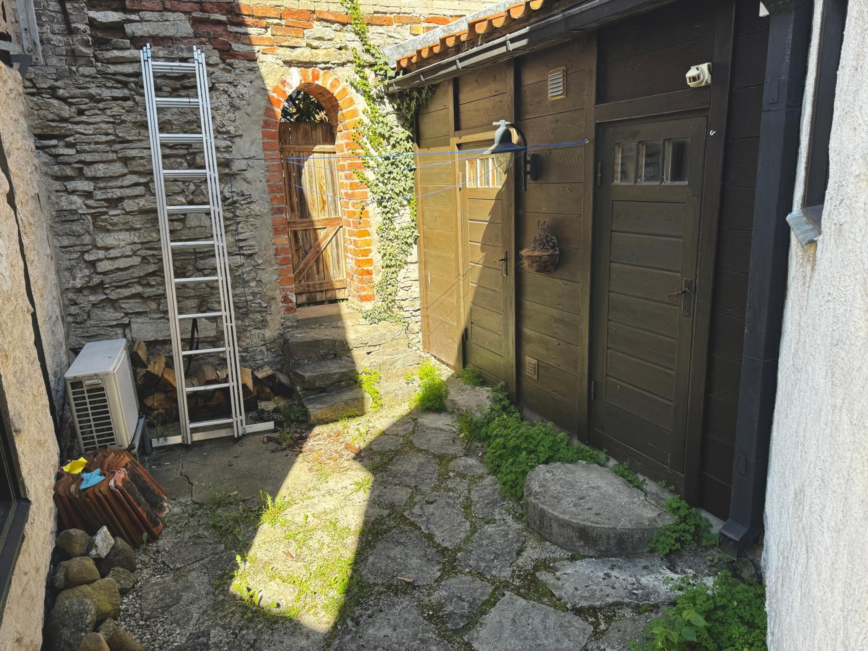 Photo 8