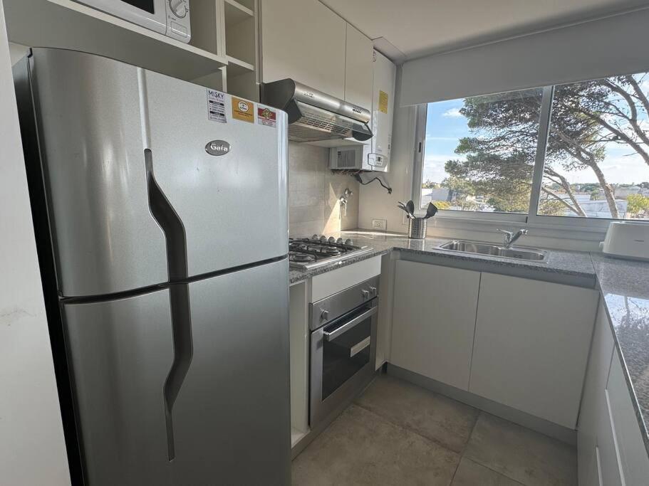 Departamento en centro de Pinamar con servicios y cochera