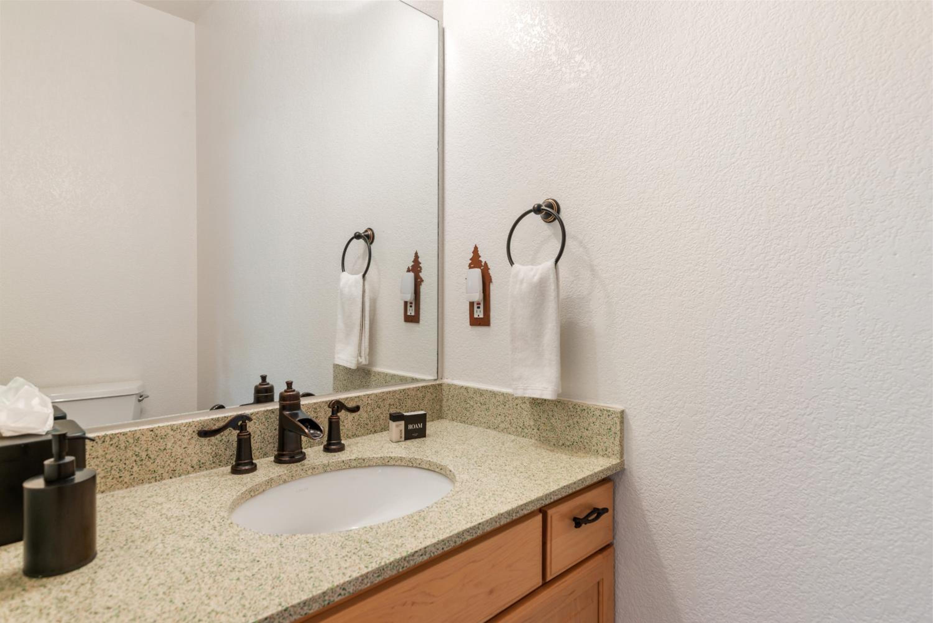 Cozy Alpine Fireside Haven near Majestic Slopes and Frisco Main Street Magic view 5