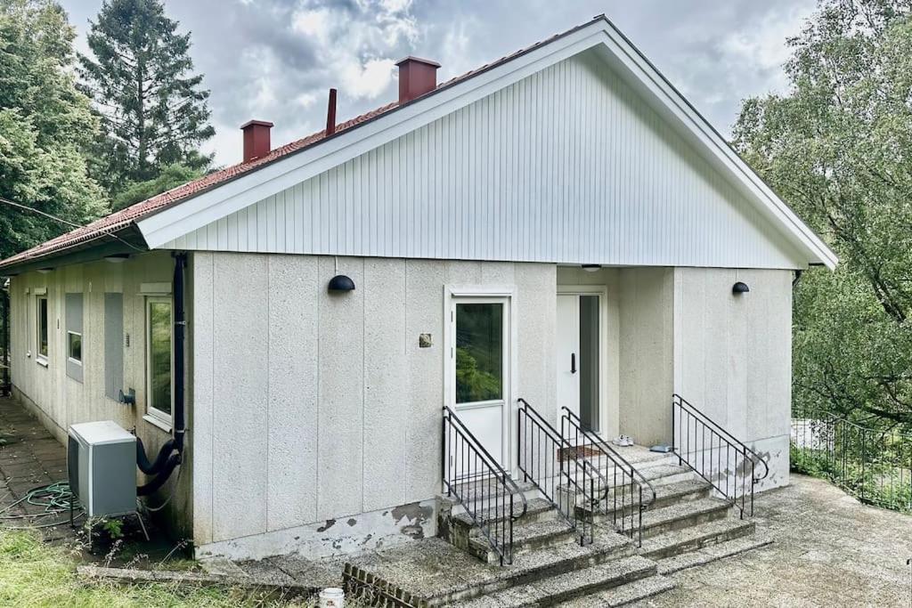 Big House for Workers & Familys Near Volvo view 5