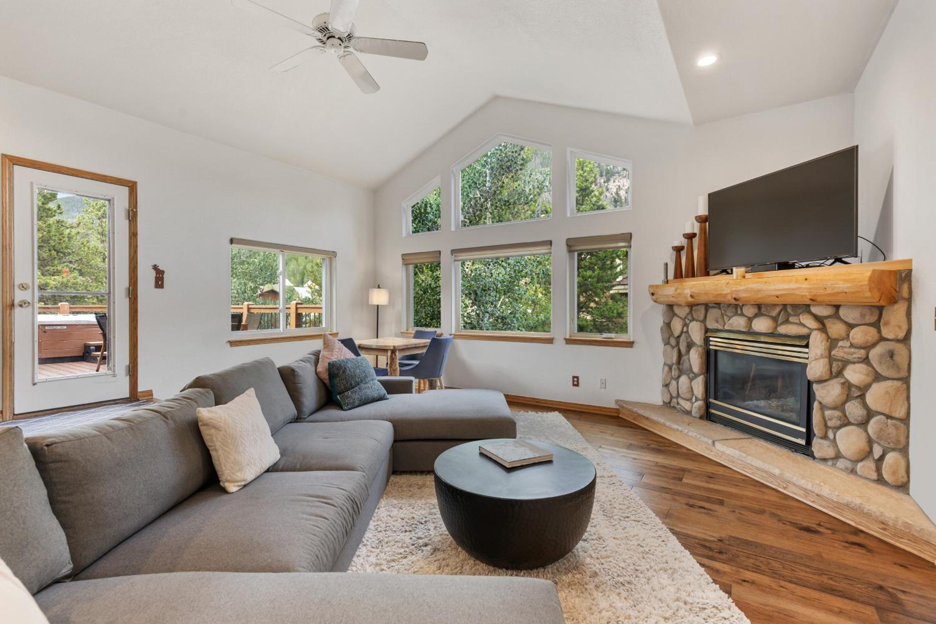Cozy Alpine Fireside Haven near Majestic Slopes and Frisco Main Street Magic view 3