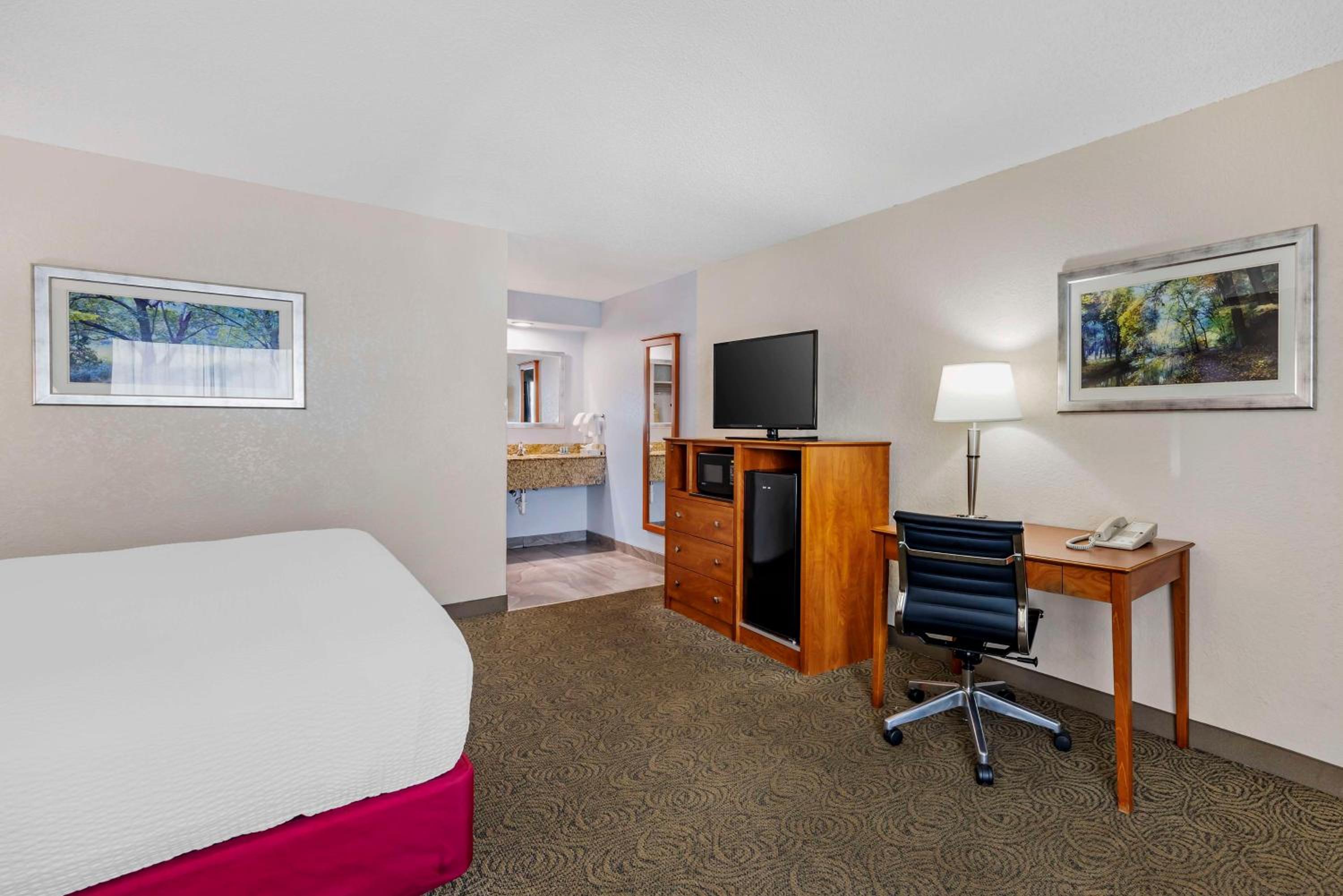 Cookeville Vacations - Best Western Thunderbird Motel - Property Image 7