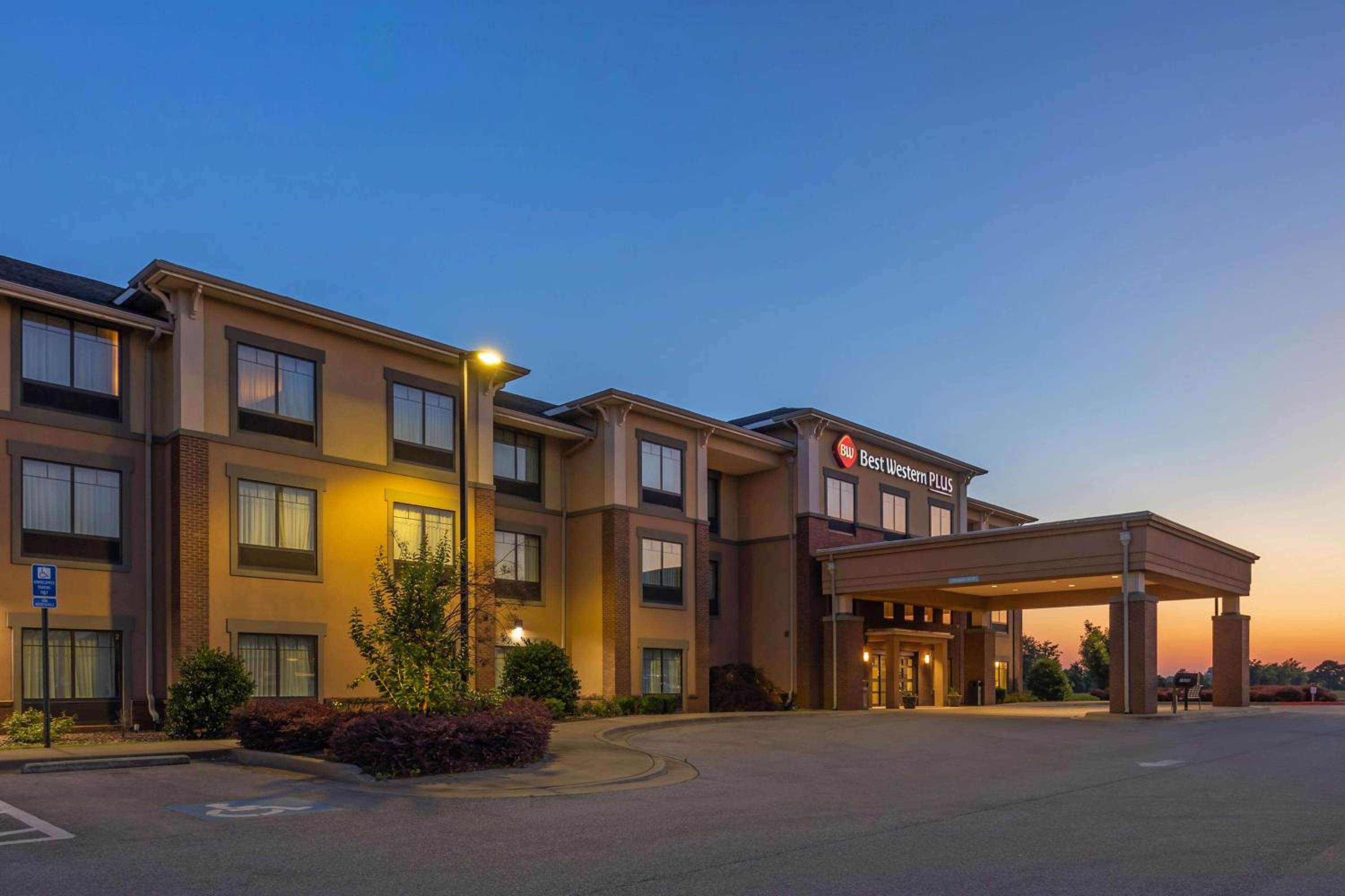 Hotel Best Western Plus Tuscumbia/Muscle Shoals Hotel & Suites - Image 1