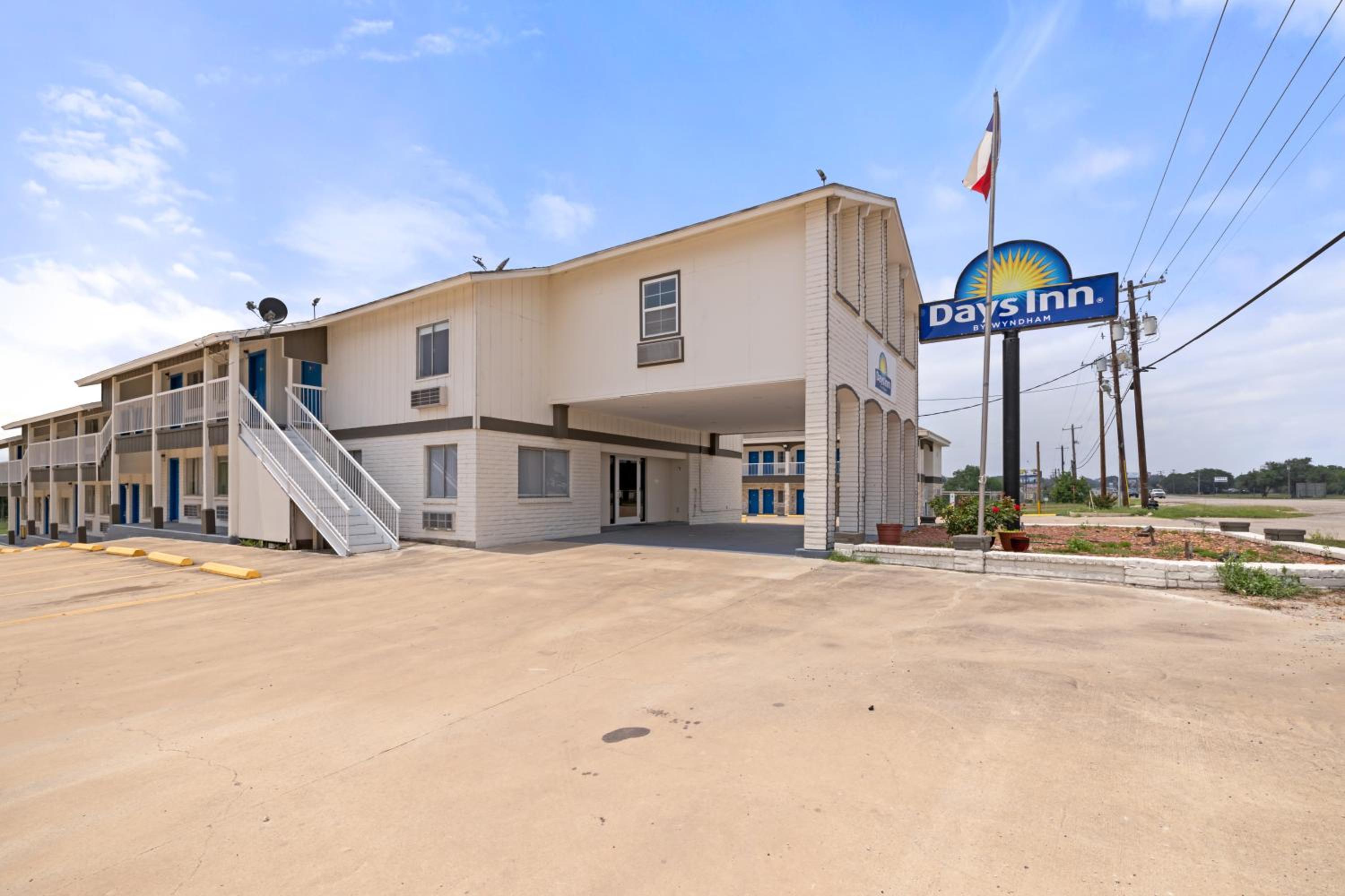 Days Inn by Wyndham Kenedy Karnes City, Photo 18