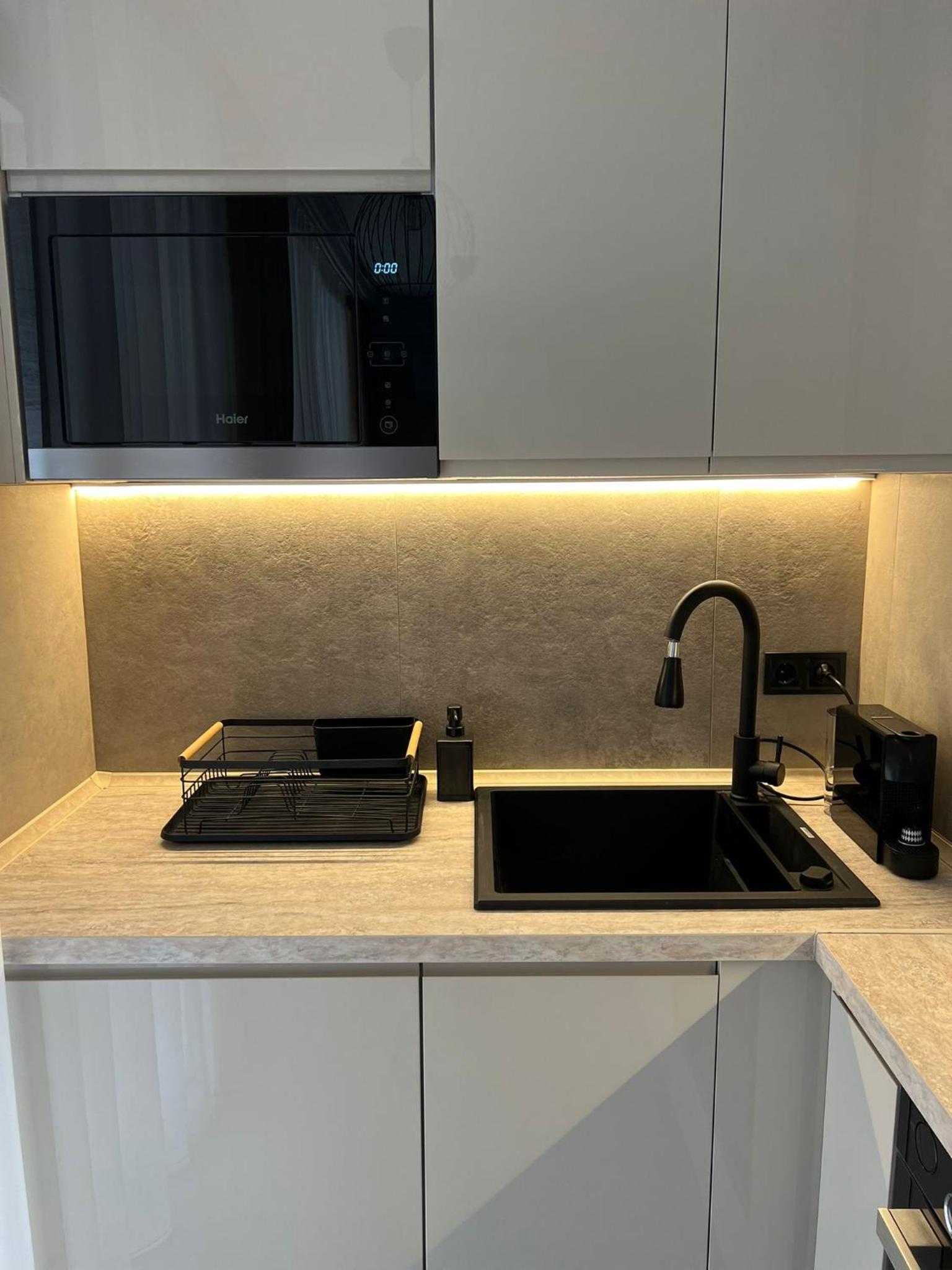 Elements Stylish Central 1BDR w High Speed WiFi and Work Space