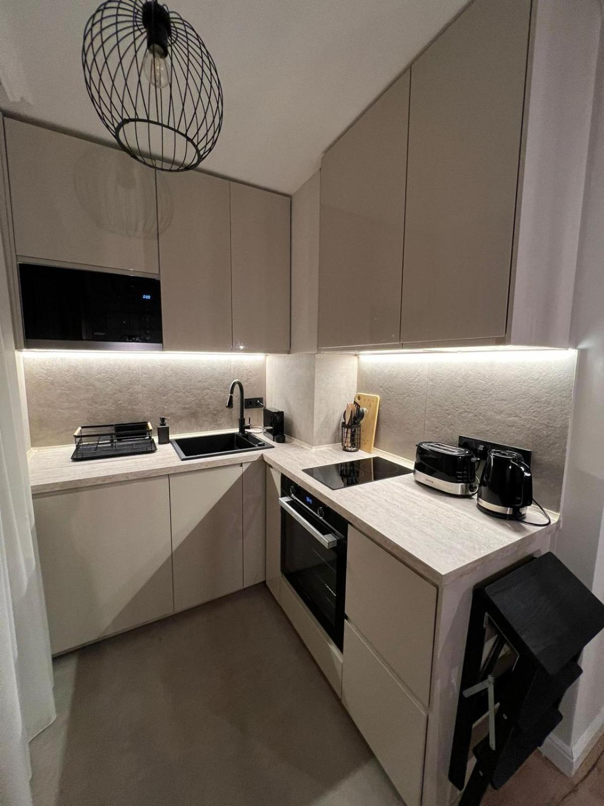 Elements Stylish Central 1BDR w High Speed WiFi and Work Space