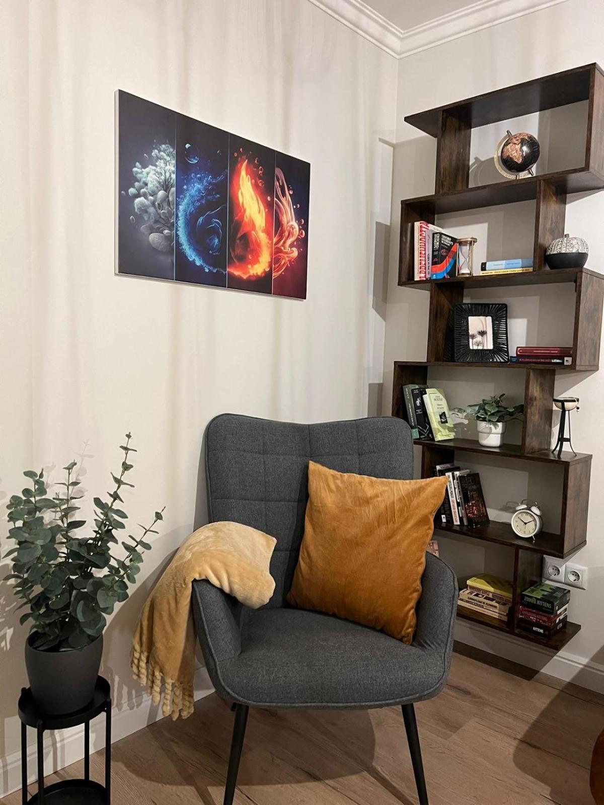 Elements Stylish Central 1BDR w High Speed WiFi and Work Space