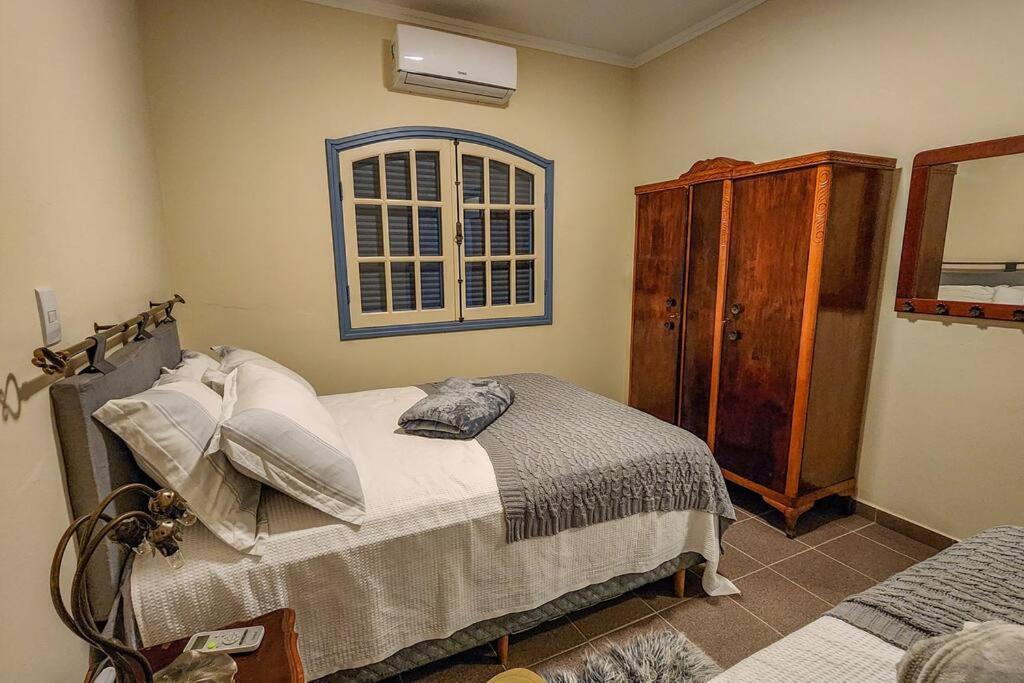 ACASA DO JOAQ U I M, varanda e spa com vista incrível, ar condicionado e roupa de cama e banho entre Porto Feliz, Boituva e Tietê
