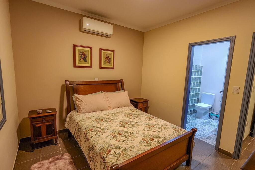 ACASA DO JOAQ U I M, varanda e spa com vista incrível, ar condicionado e roupa de cama e banho entre Porto Feliz, Boituva e Tietê