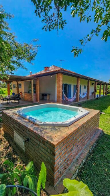 ACASA DO JOAQ U I M, varanda e spa com vista incrível, ar condicionado e roupa de cama e banho entre Porto Feliz, Boituva e Tietê