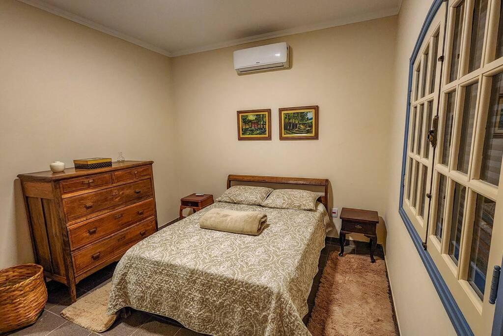 ACASA DO JOAQ U I M, varanda e spa com vista incrível, ar condicionado e roupa de cama e banho entre Porto Feliz, Boituva e Tietê