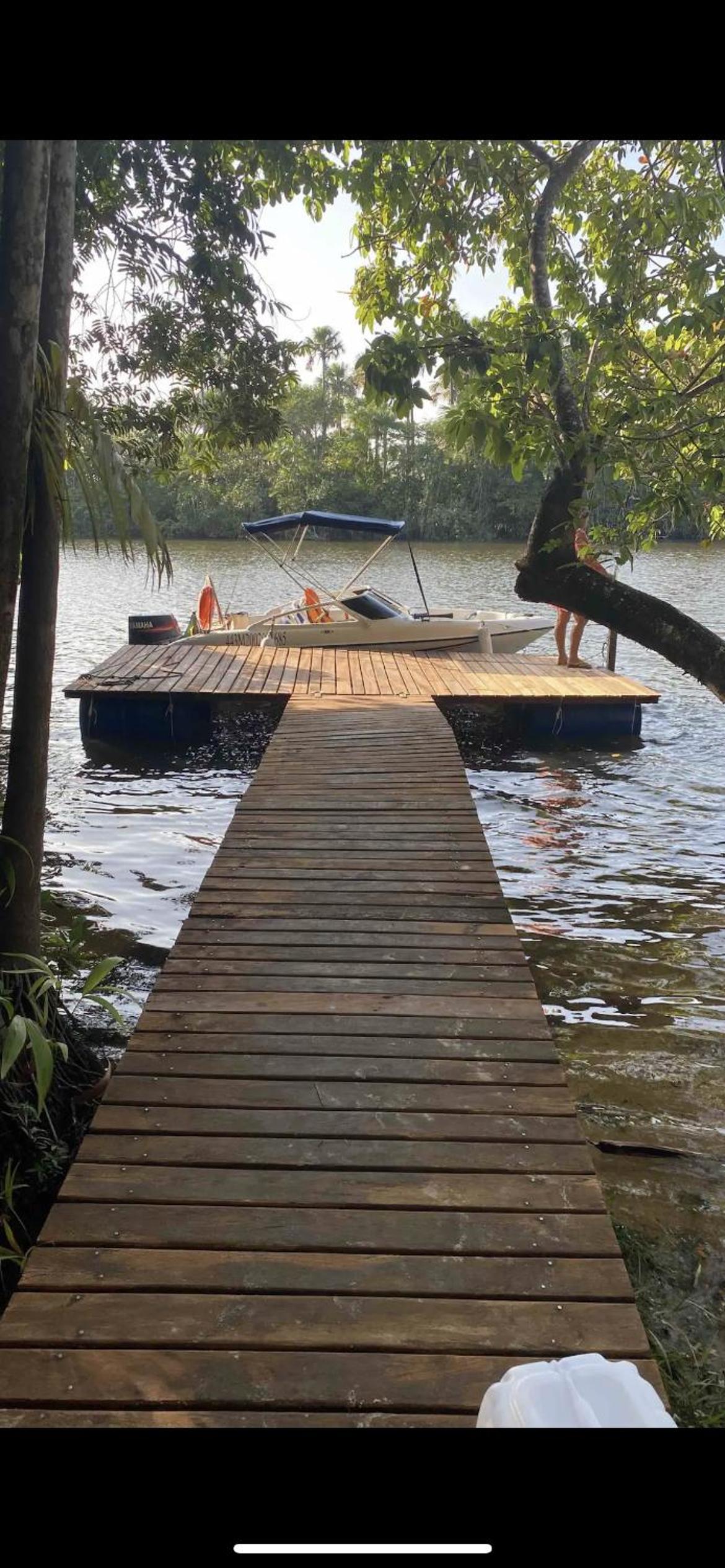 Casa em condominio na beira do rio