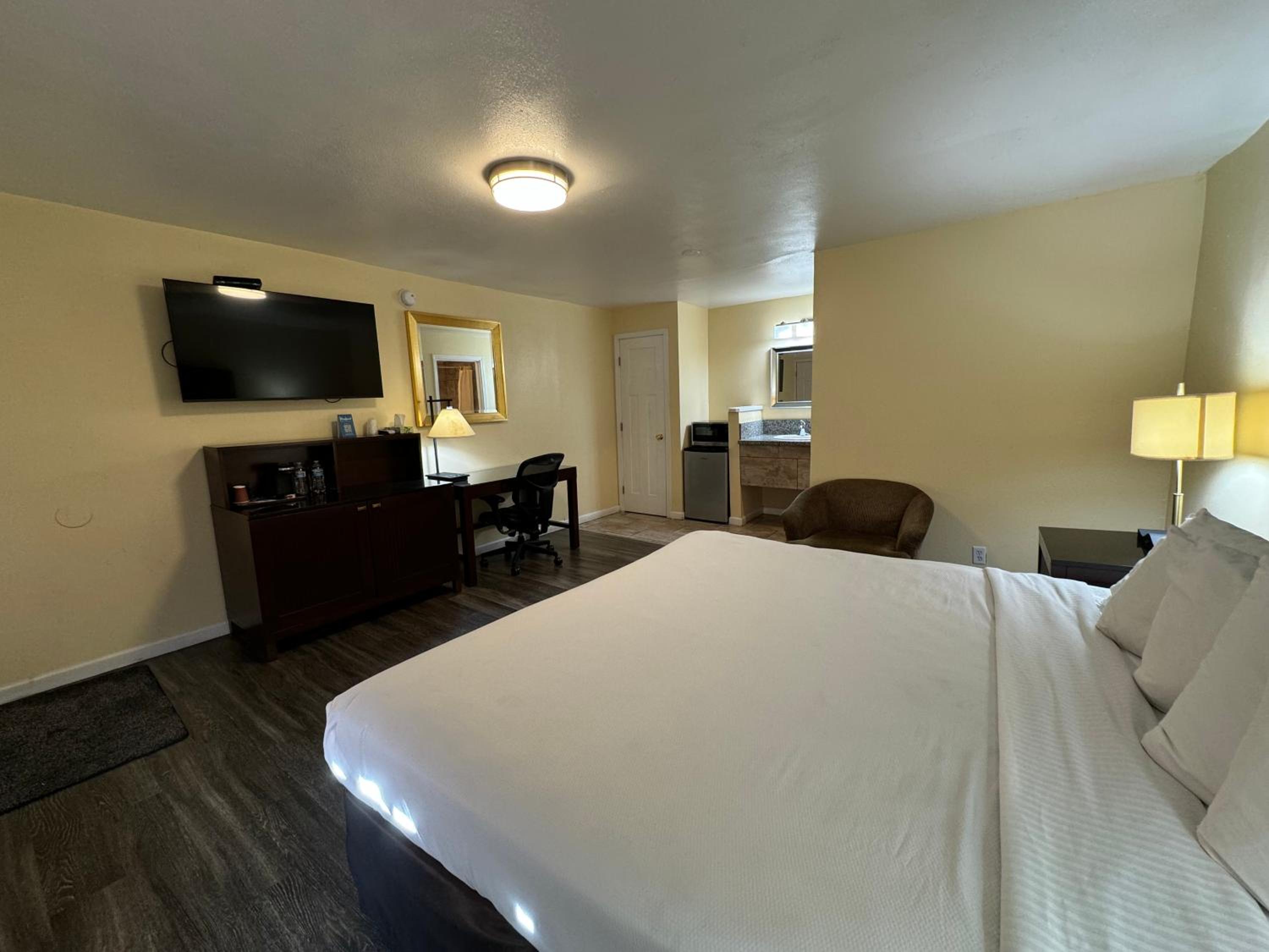 Medford Vacations - Relax Inn of Medford - Property Image 12