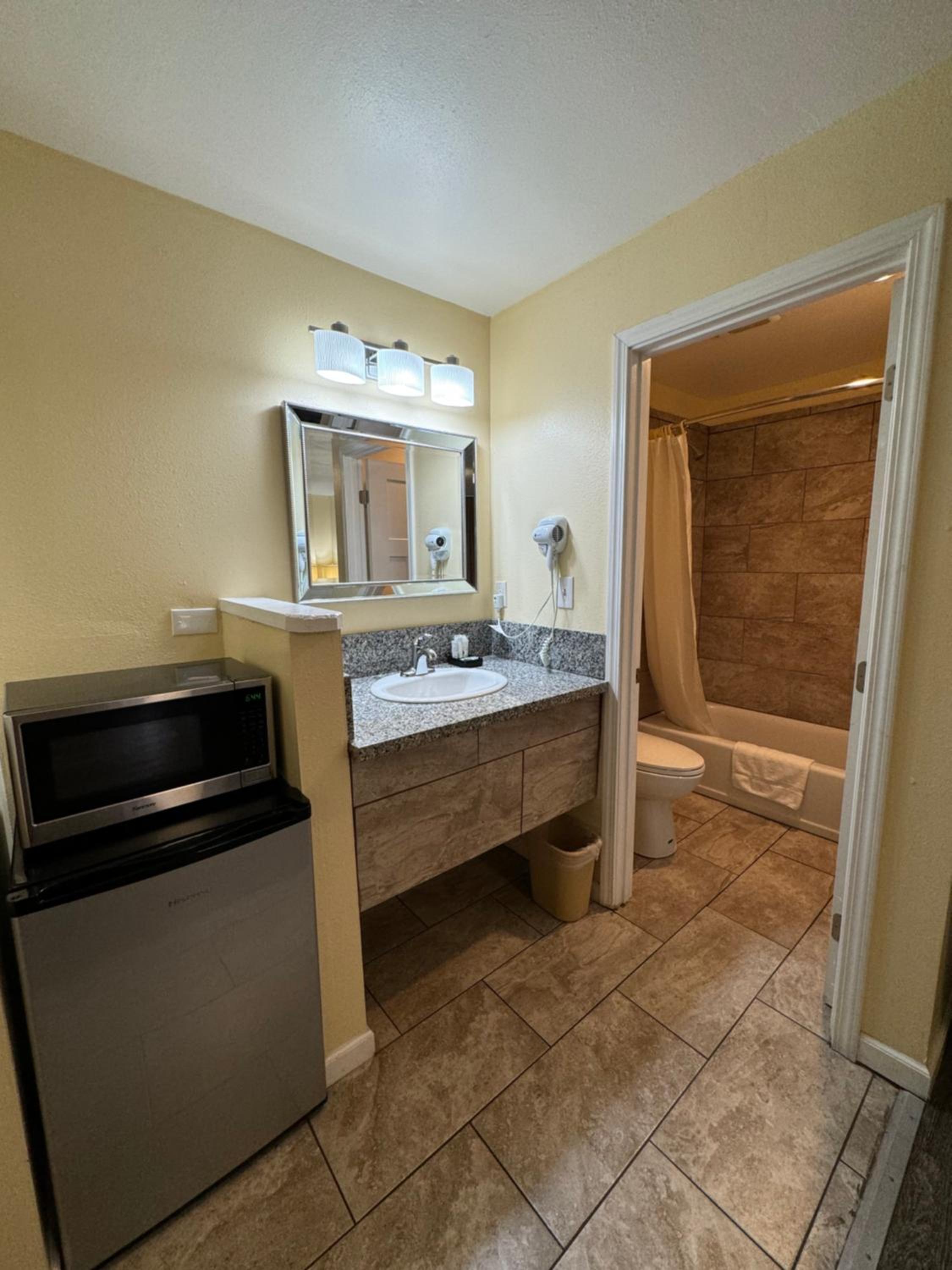 Medford Vacations - Relax Inn of Medford - Property Image 13