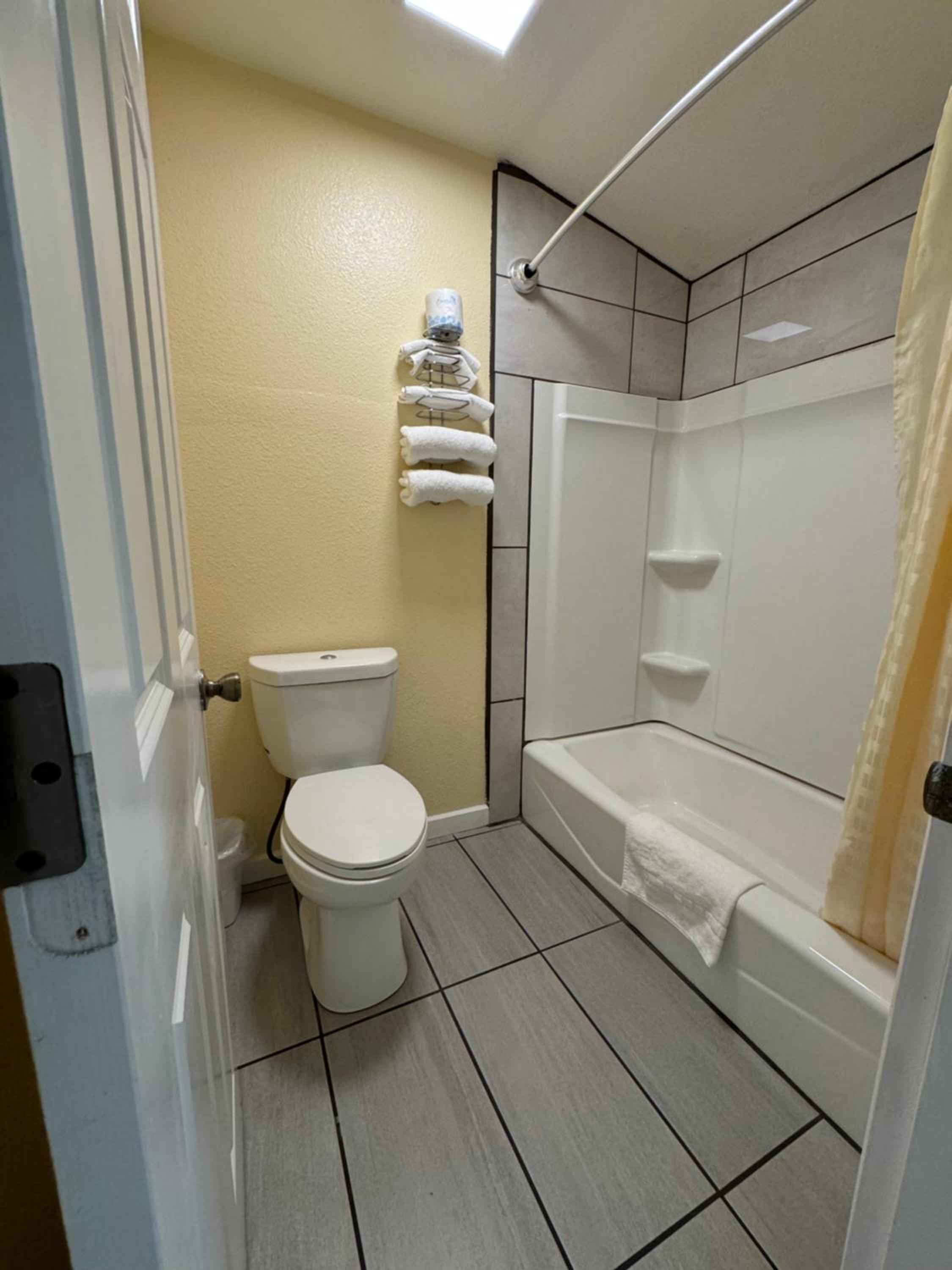 Medford Vacations - Relax Inn of Medford - Property Image 6