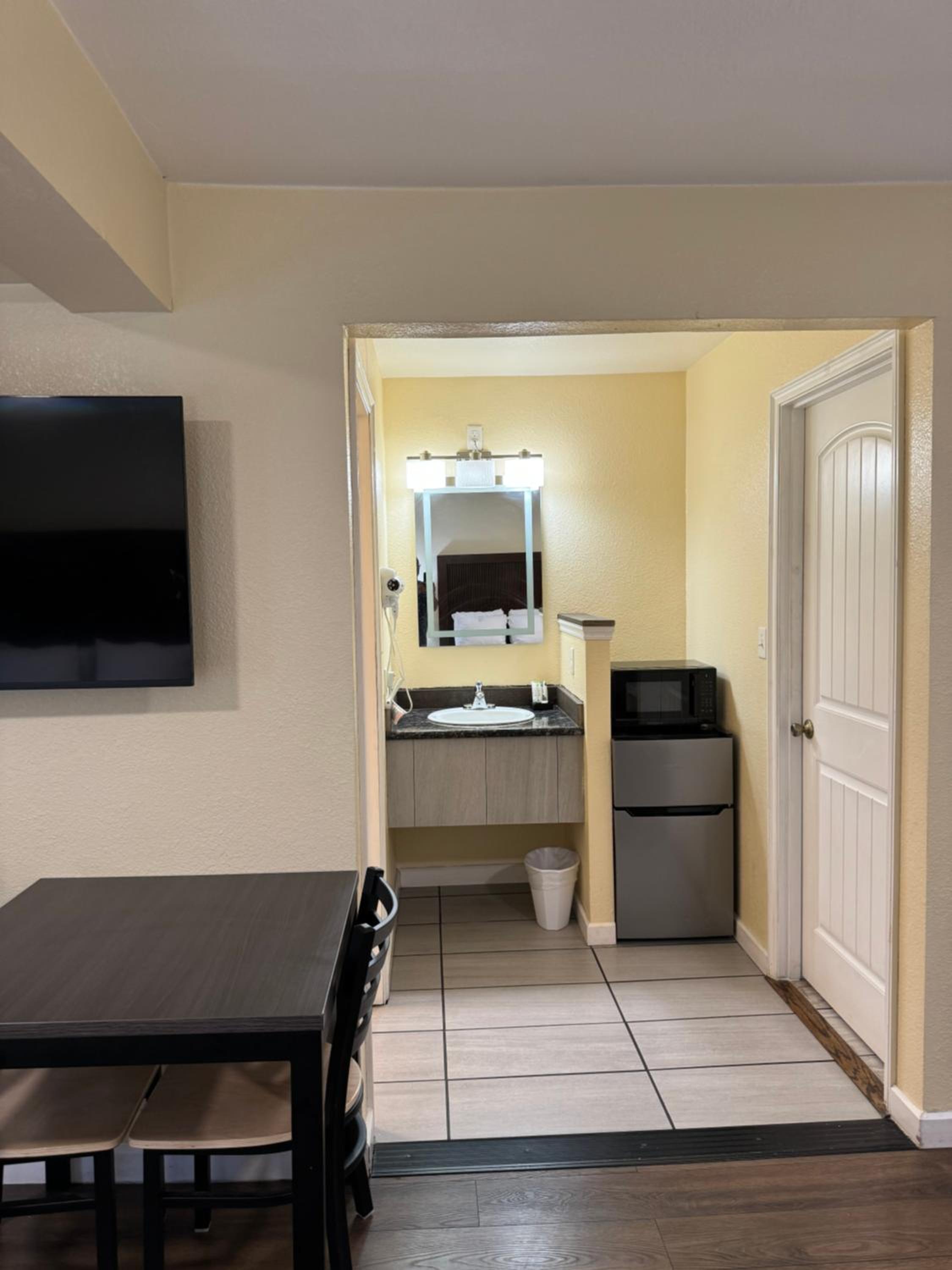 Medford Vacations - Relax Inn of Medford - Property Image 5