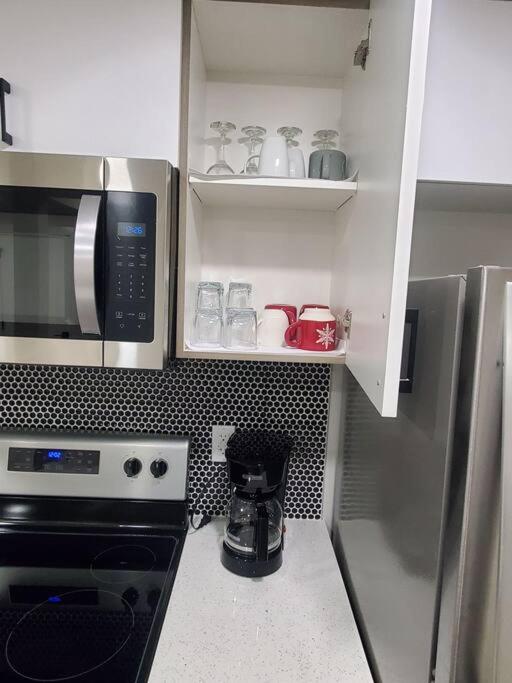 Charming 2-Bedroom Basement Oasis Sleeps 5,Size-150sqm, Netflix, family friendly