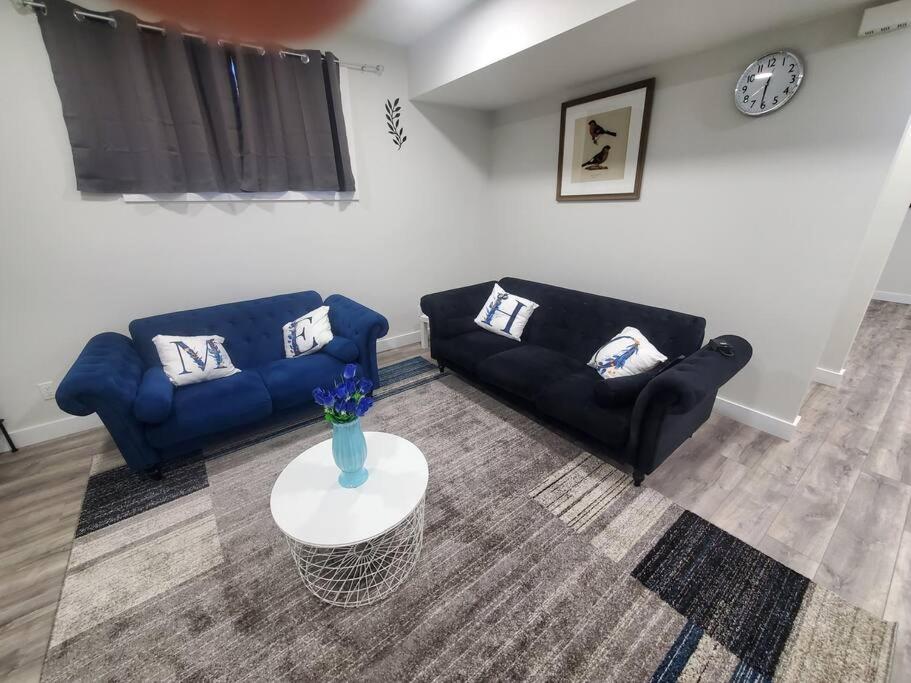 Charming 2-Bedroom Basement Oasis Sleeps 5,Size-150sqm, Netflix, family friendly