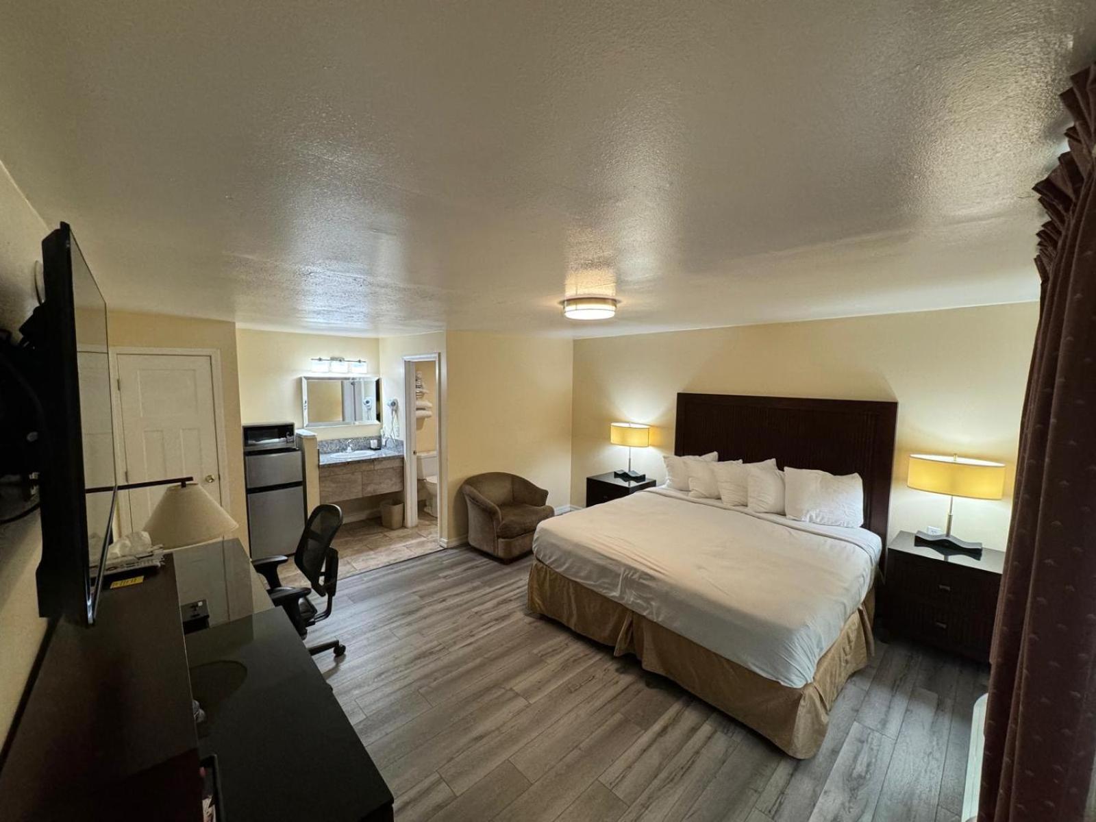 Medford Vacations - Relax Inn of Medford - Property Image 3