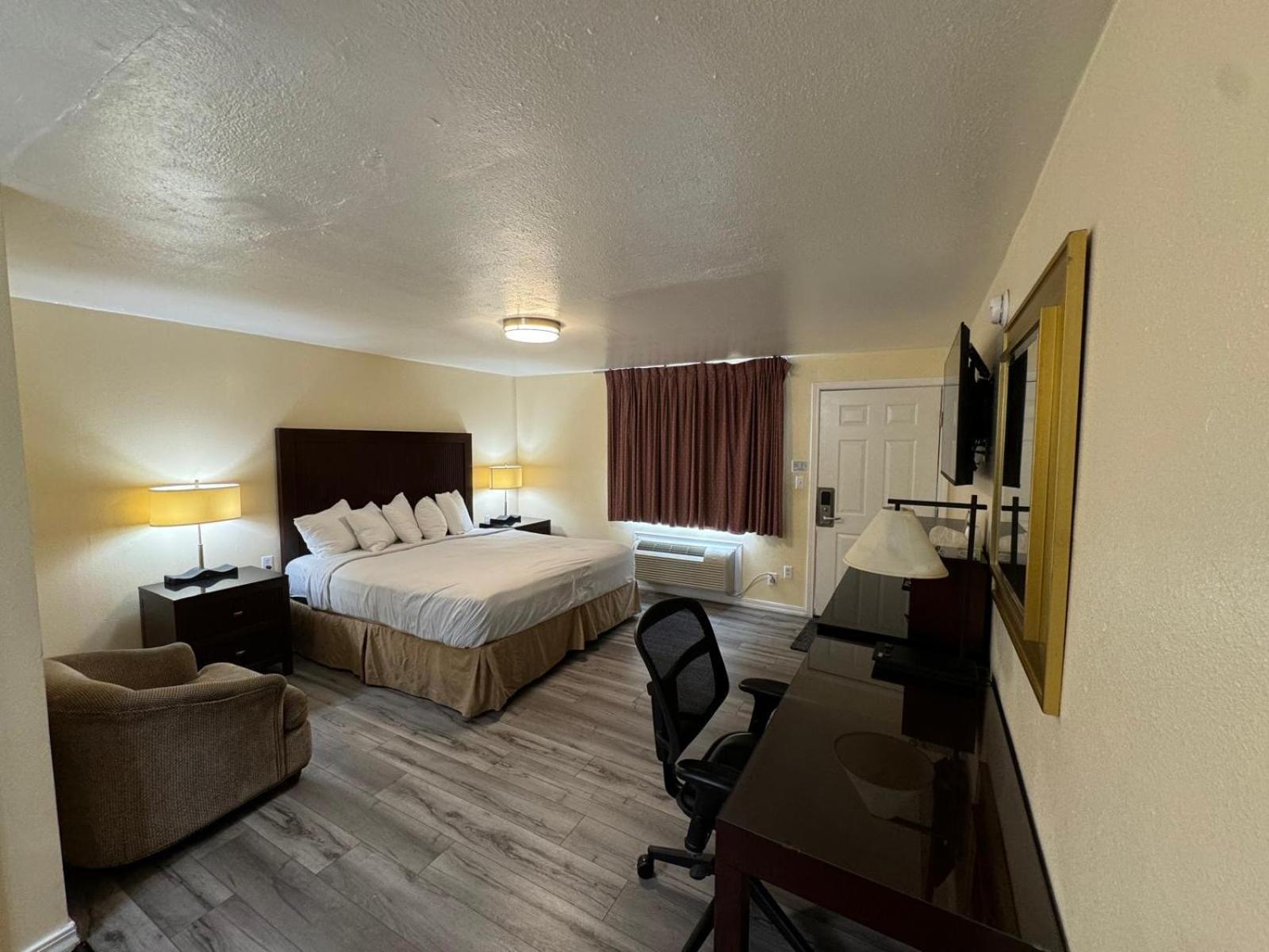 Medford Vacations - Relax Inn of Medford - Property Image 2