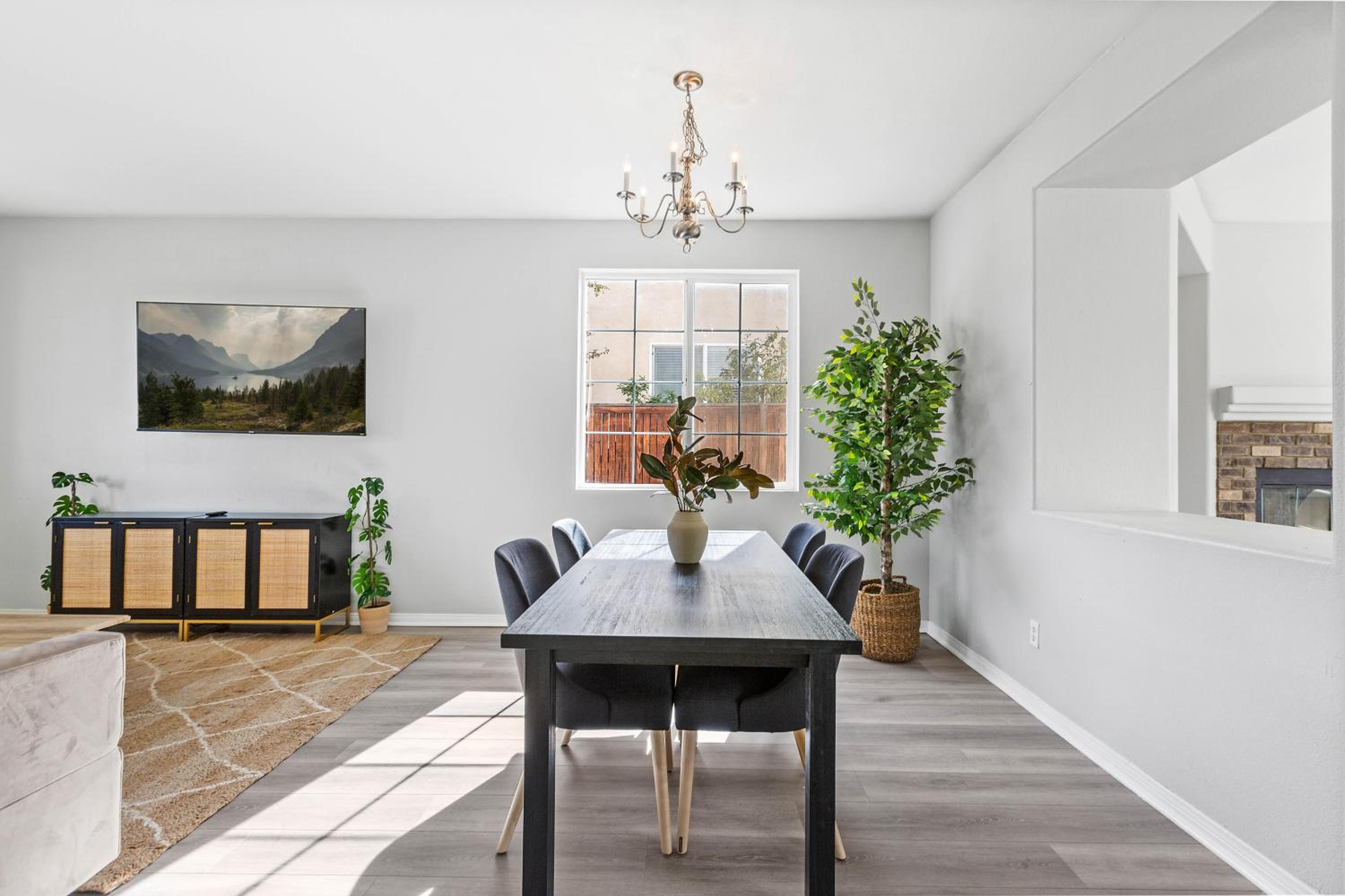 A 5-Bedroom Home in Victorville view 4