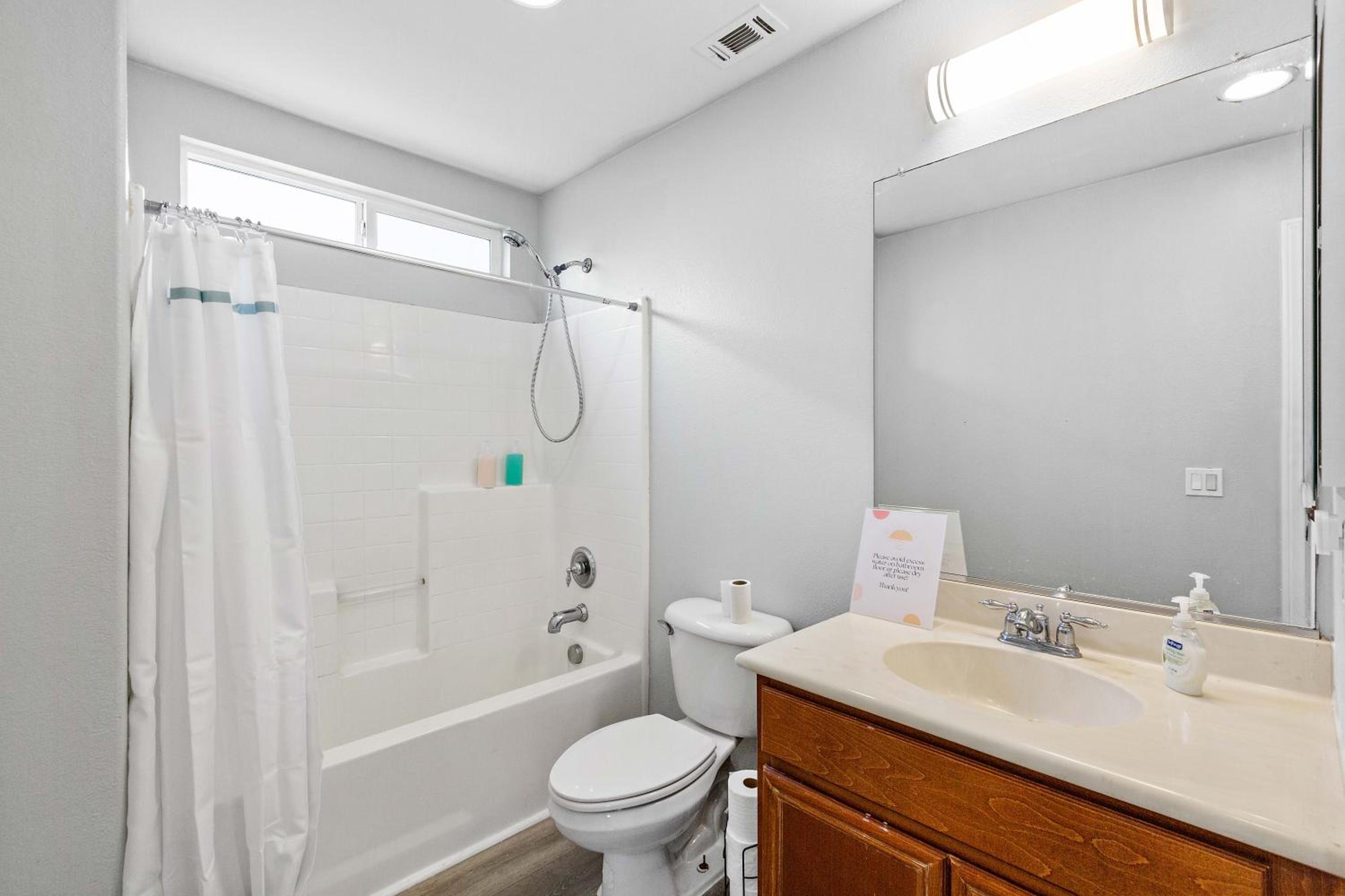 A 5-Bedroom Home in Victorville view 2