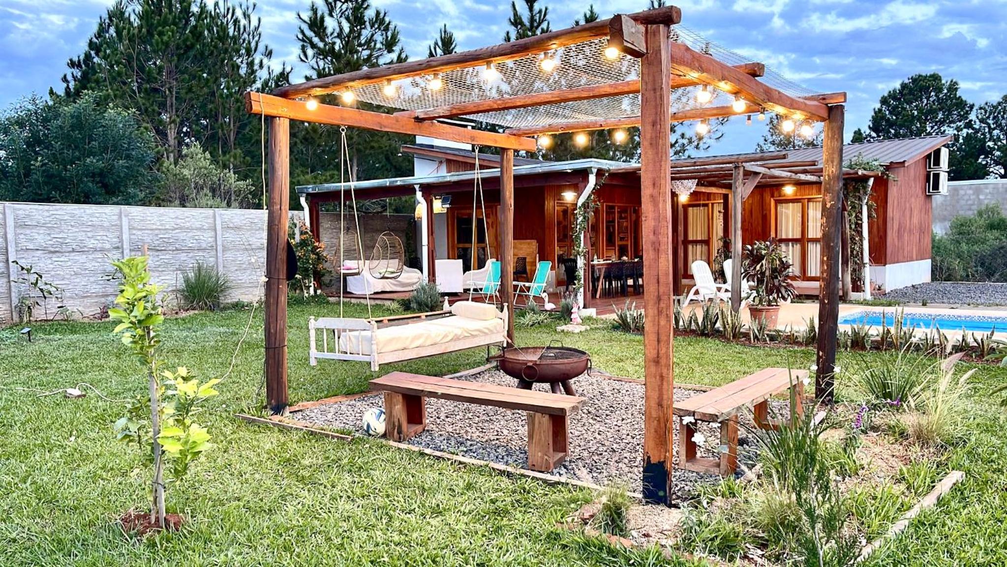 Casa completa con pileta privada y patio
