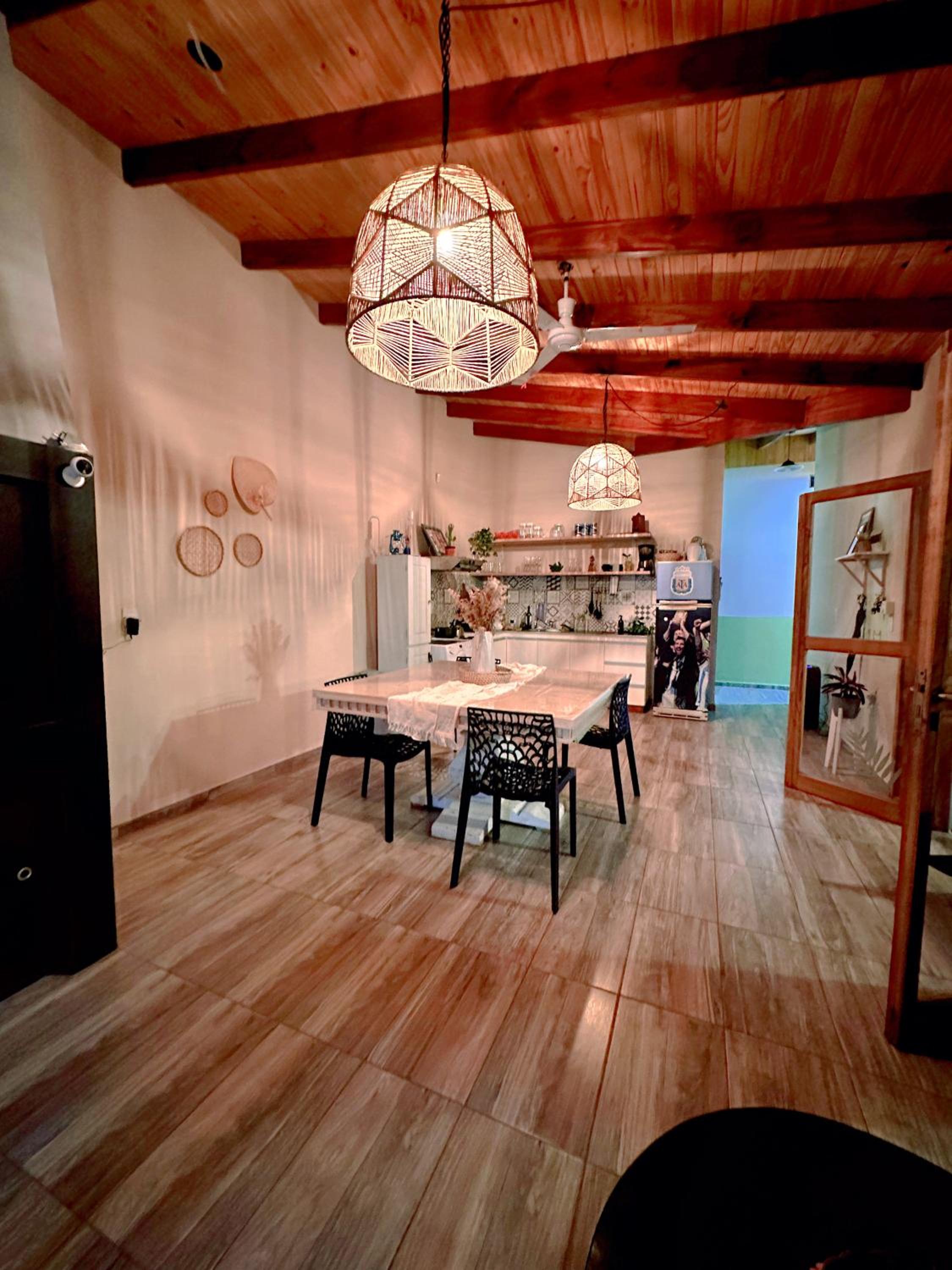 Casa completa con pileta privada y patio