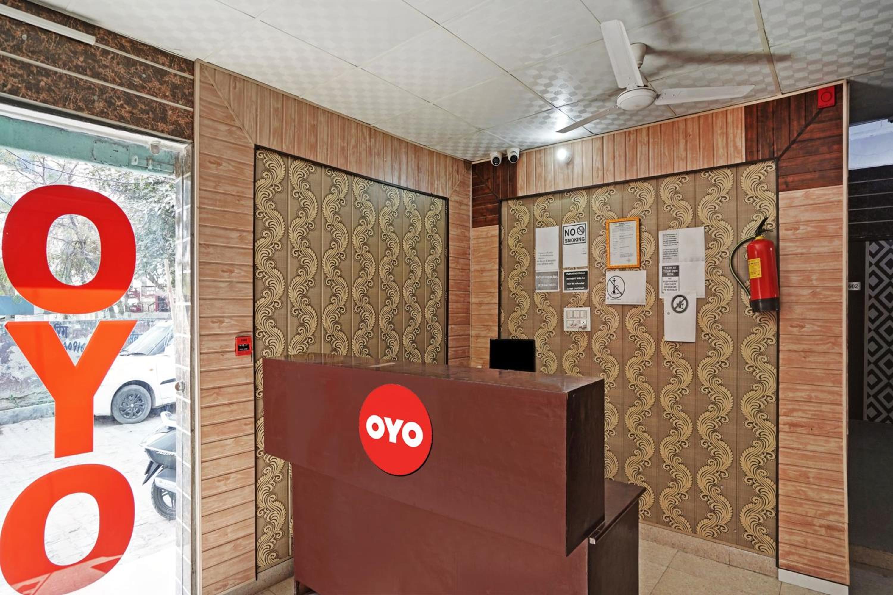 Lobby & Reception