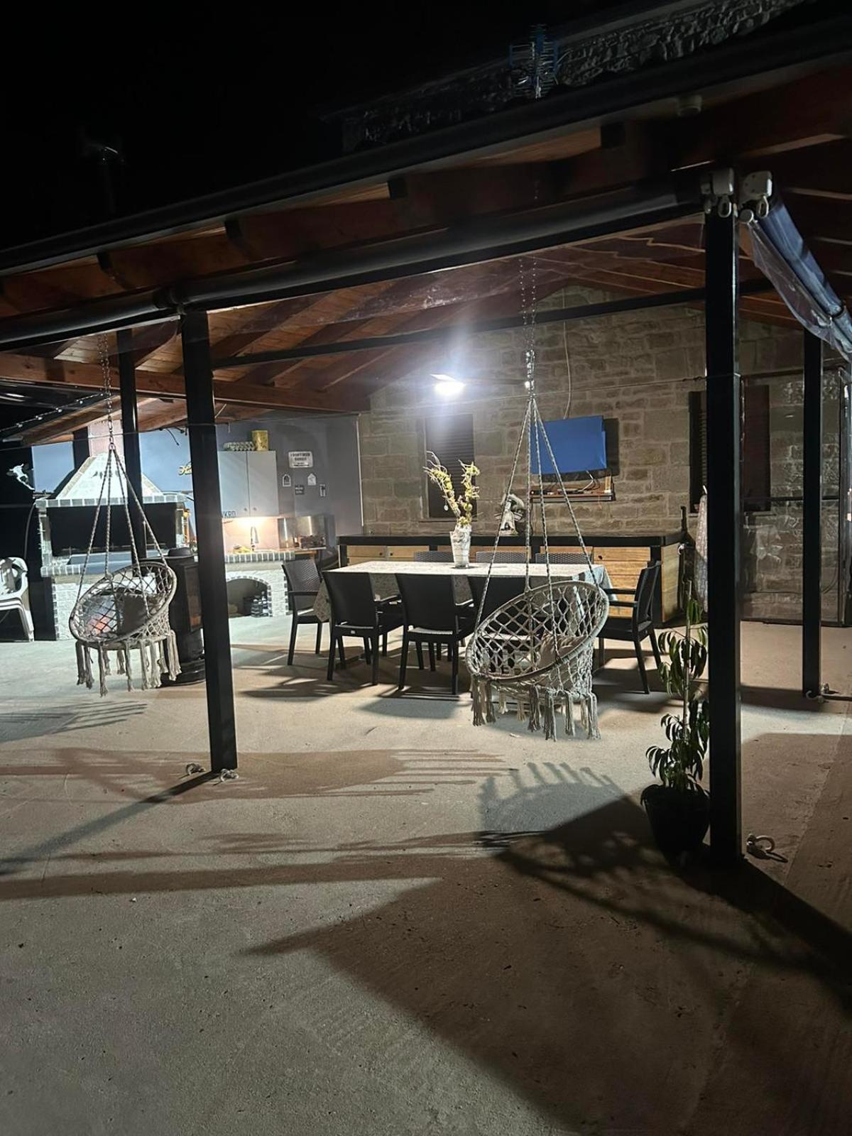 Stonehouse Karidis