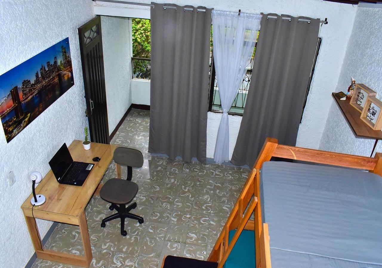 Casangel Hogar Familiar en Sector Exclusivo cerca al Aeropuerto Local frente al Poblado